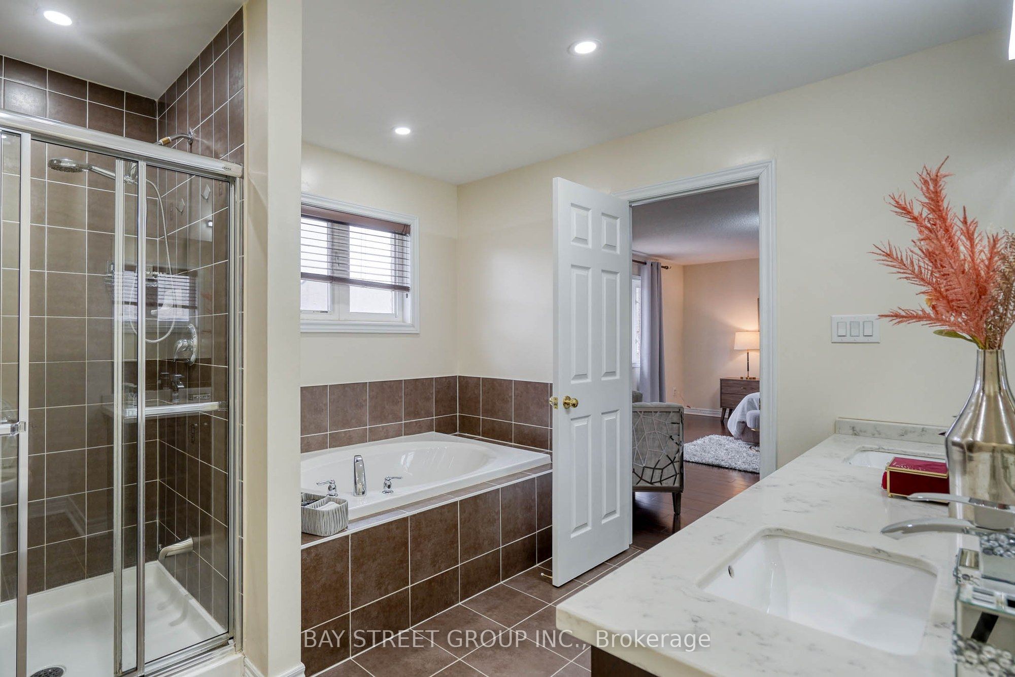 82 Prince Of Wales Drive Property Photo 19