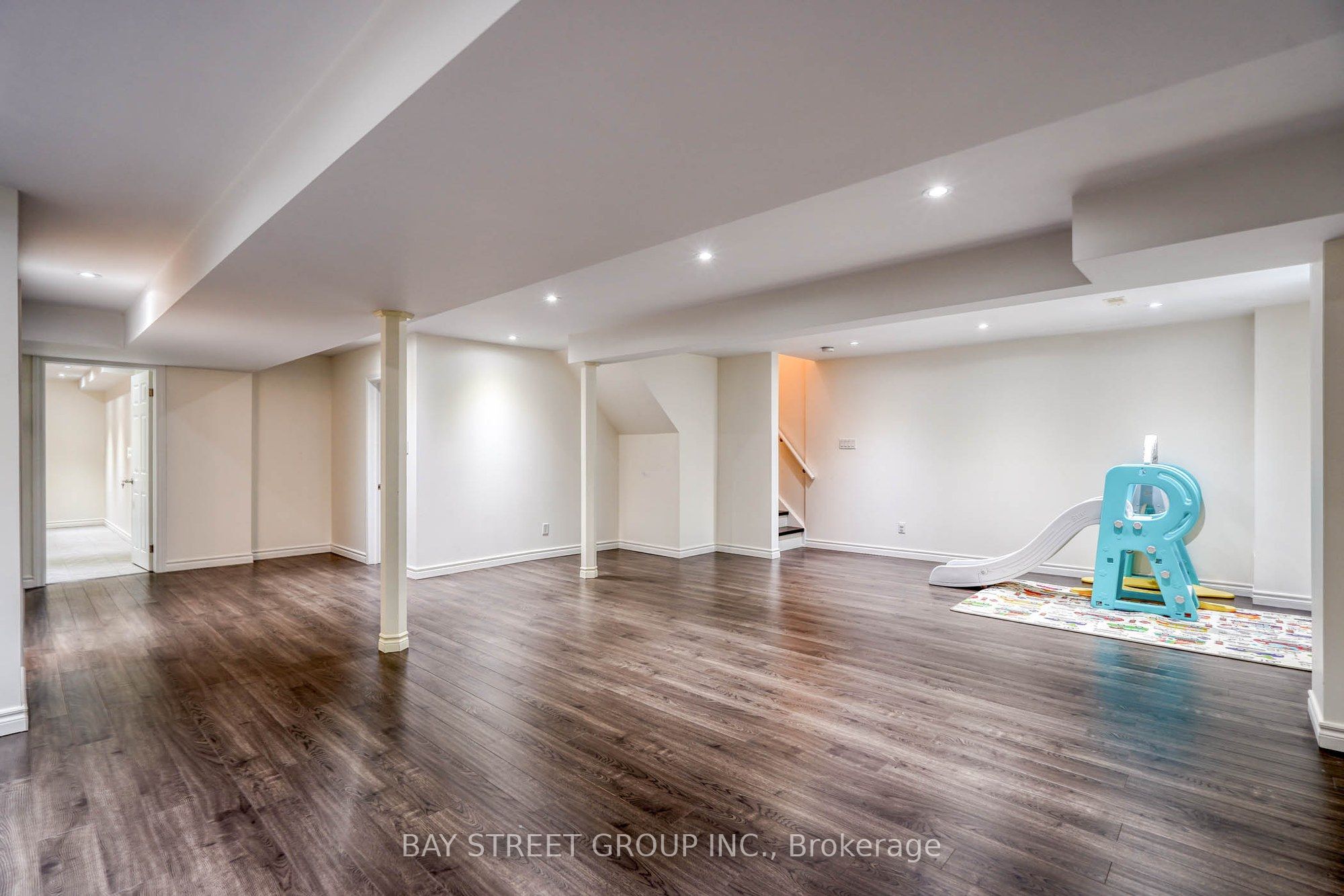 82 Prince Of Wales Drive Property Photo 26