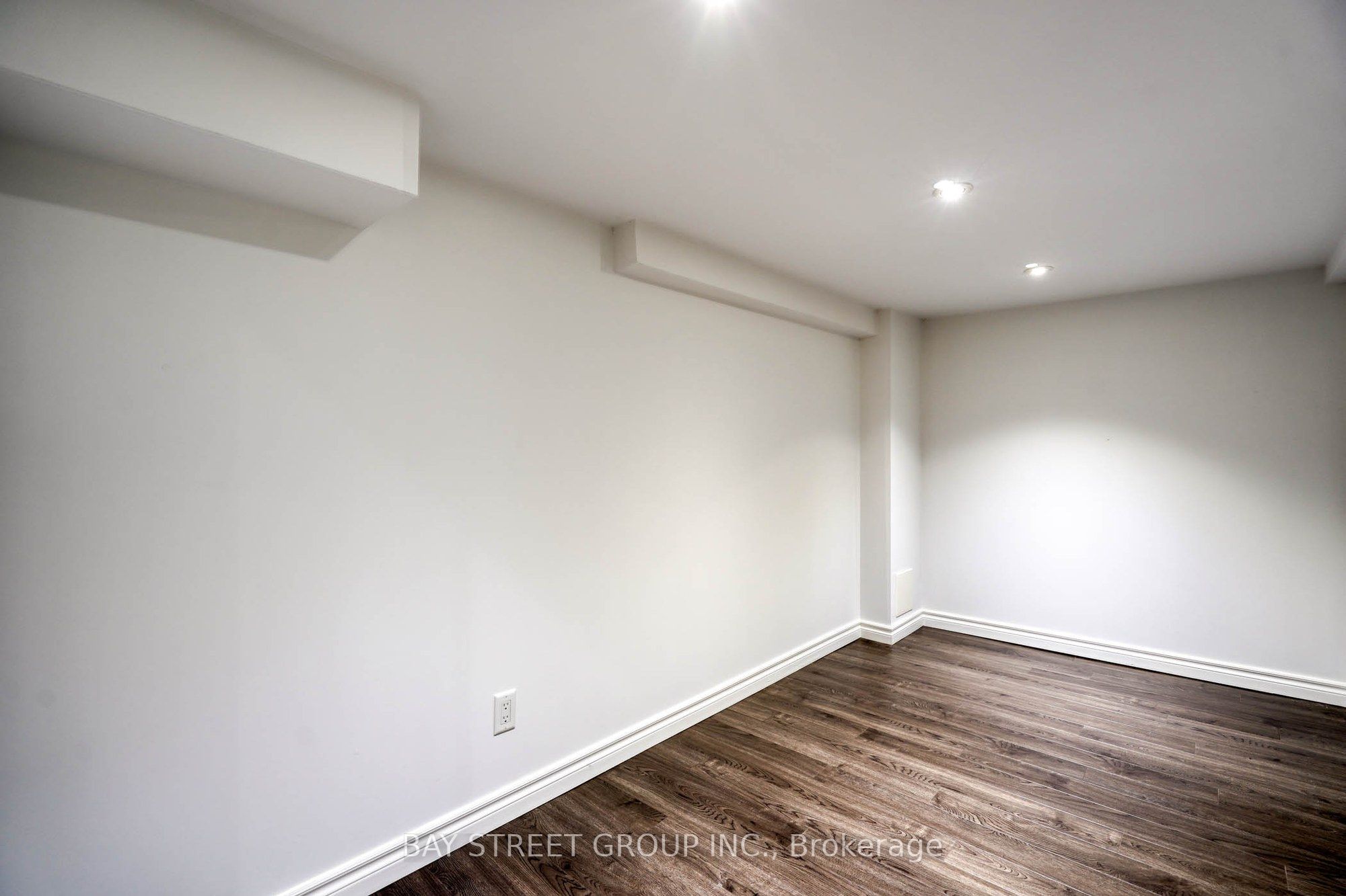 82 Prince Of Wales Drive Property Photo 28