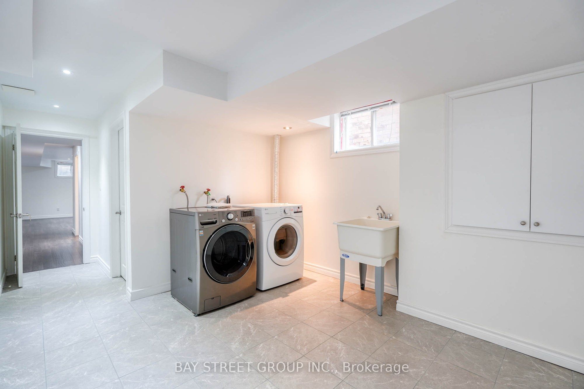82 Prince Of Wales Drive Property Photo 35