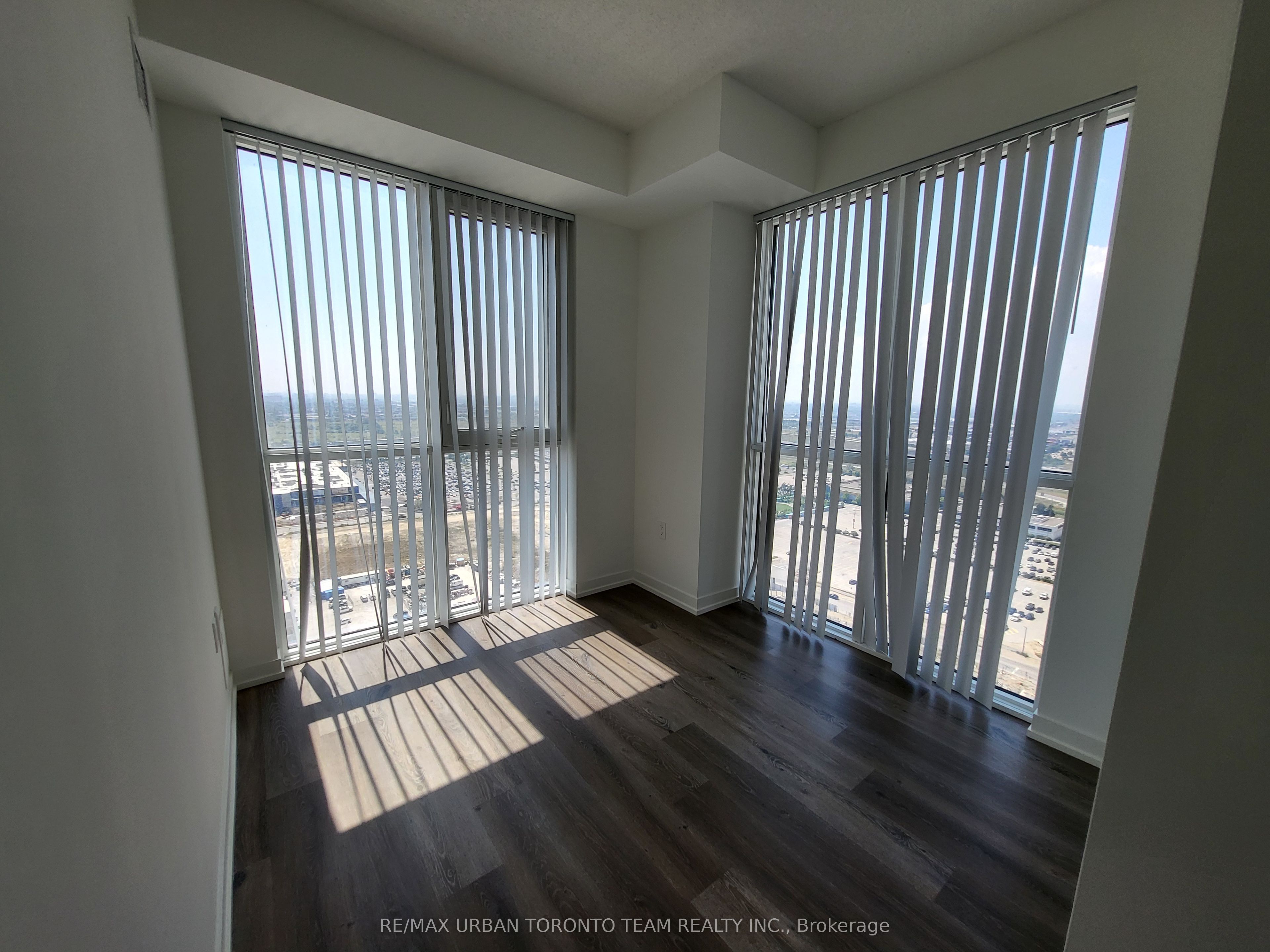 28 Interchange Way 3312 Property Photo 6
