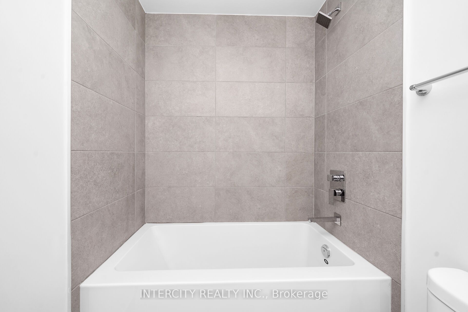 2075 King Road 351 Property Photo 26