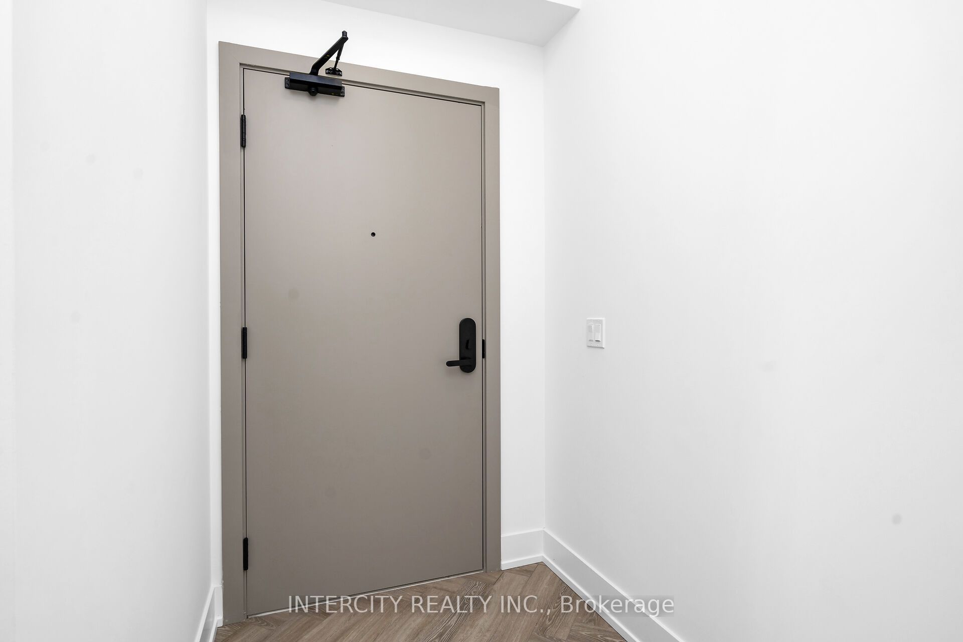 2075 King Road 248 Property Photo 10