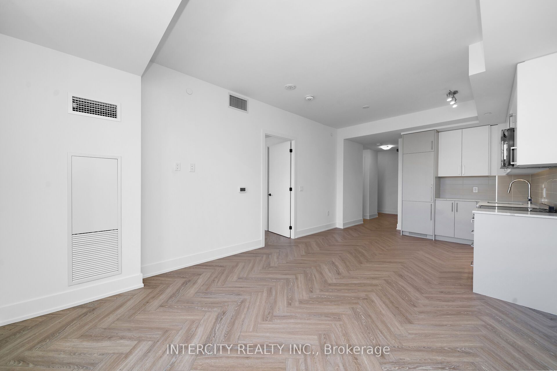 2075 King Road 248 Property Photo 13