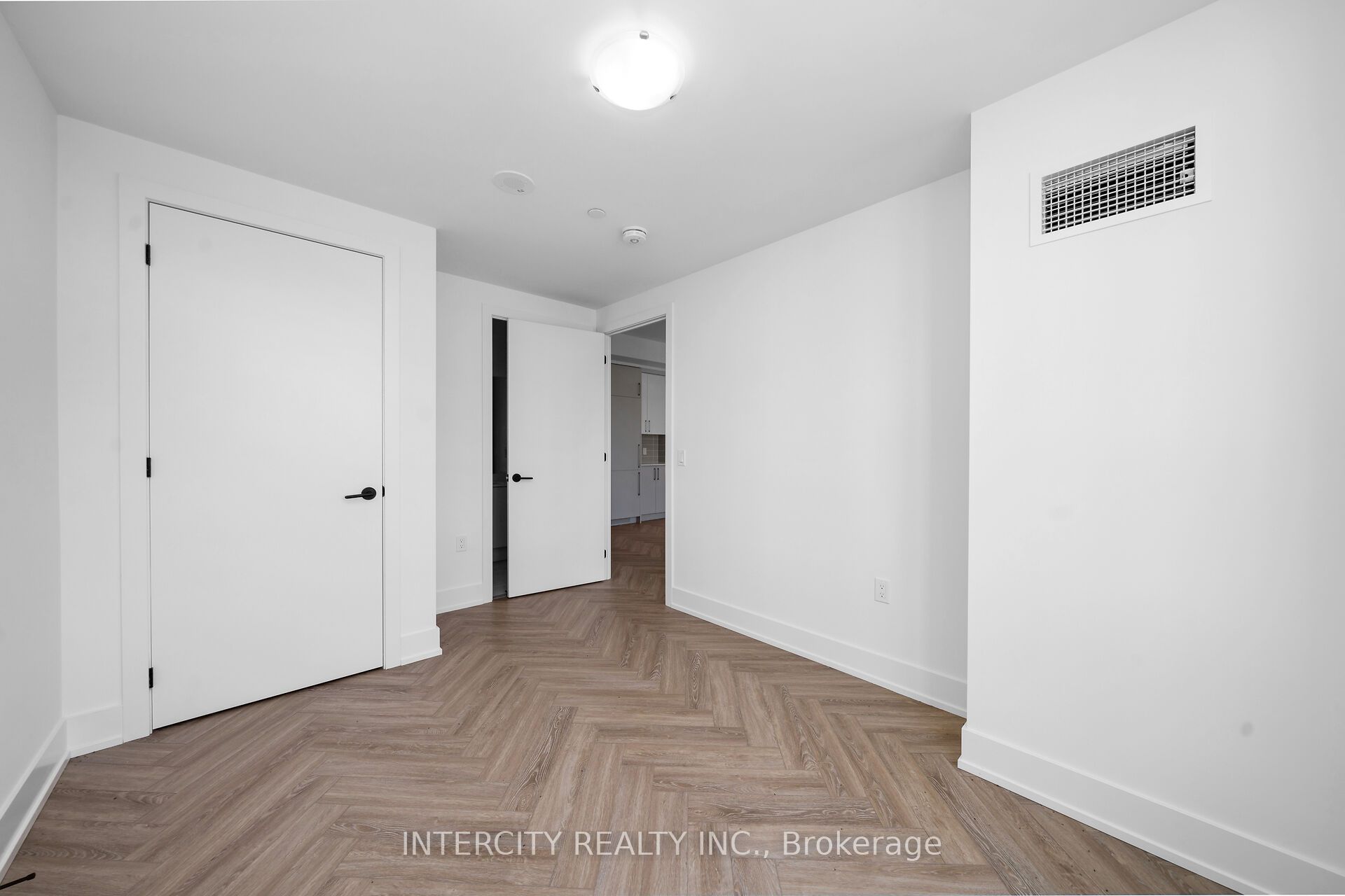 2075 King Road 248 Property Photo 21