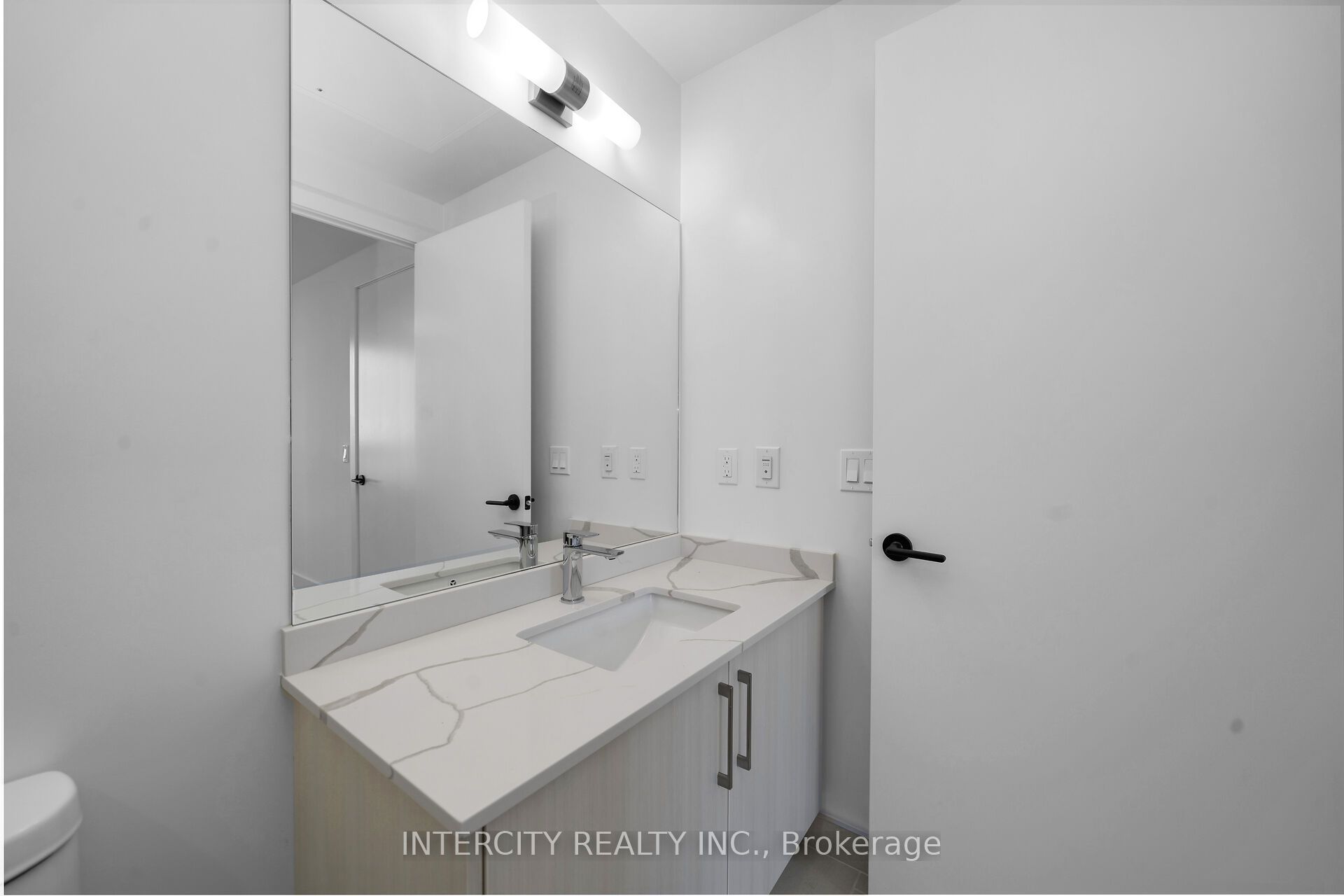 2075 King Road 248 Property Photo 22