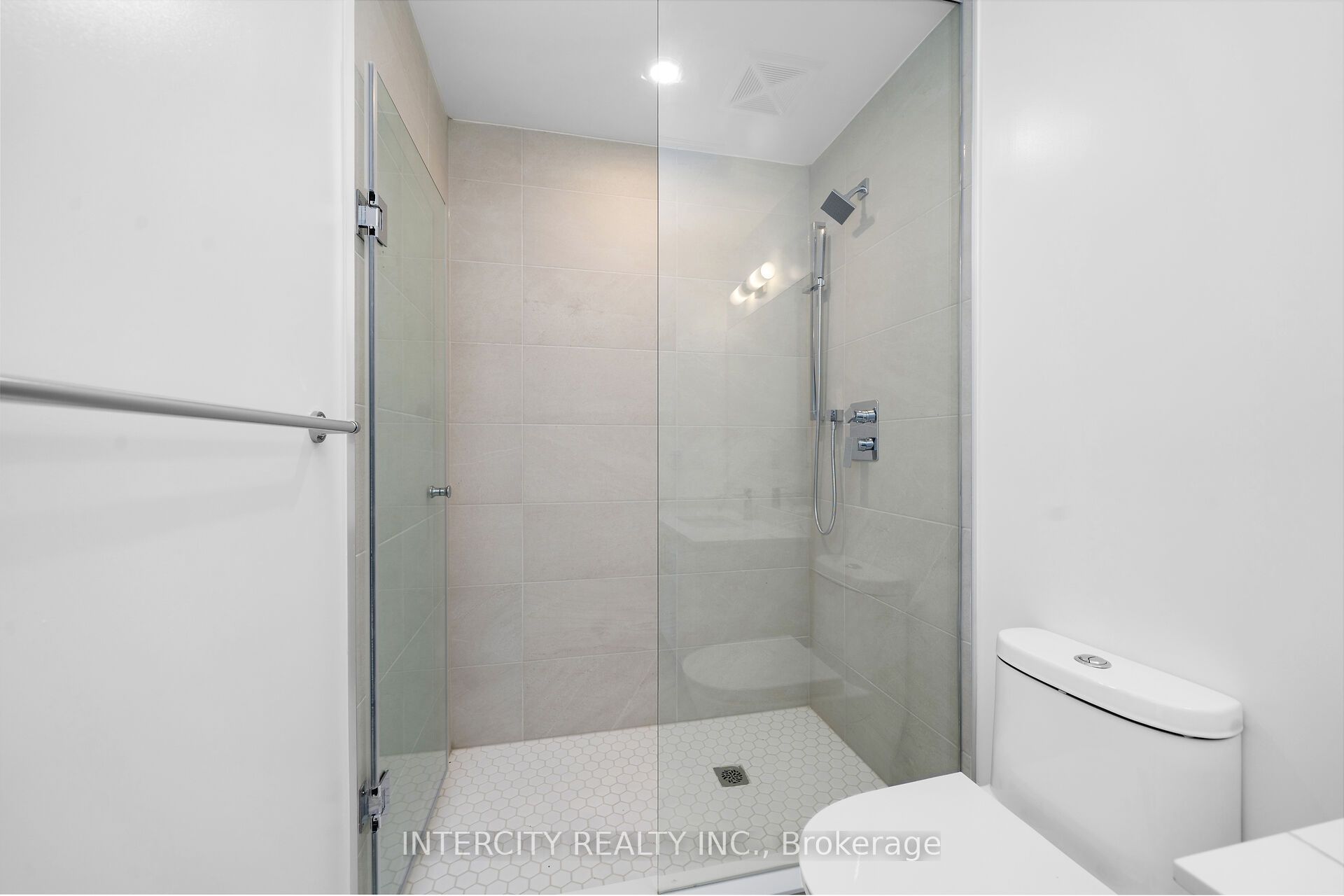 2075 King Road 248 Property Photo 23