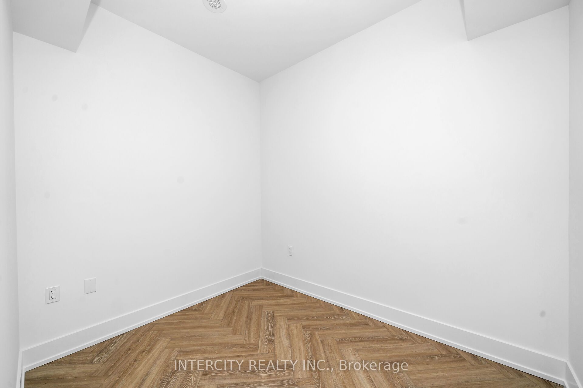 2075 King Road 248 Property Photo 24