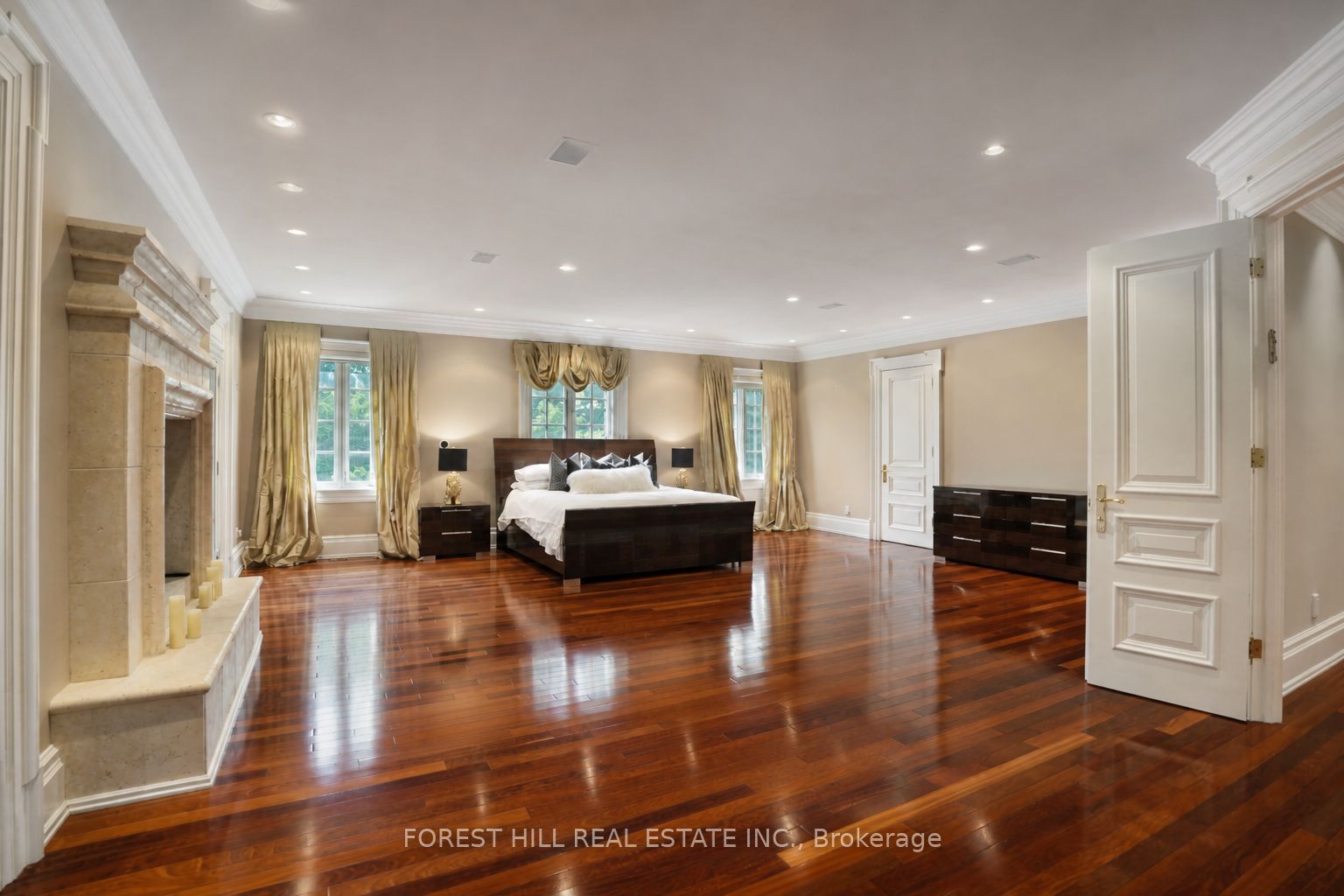 160 Renaissance Court Property Photo 24