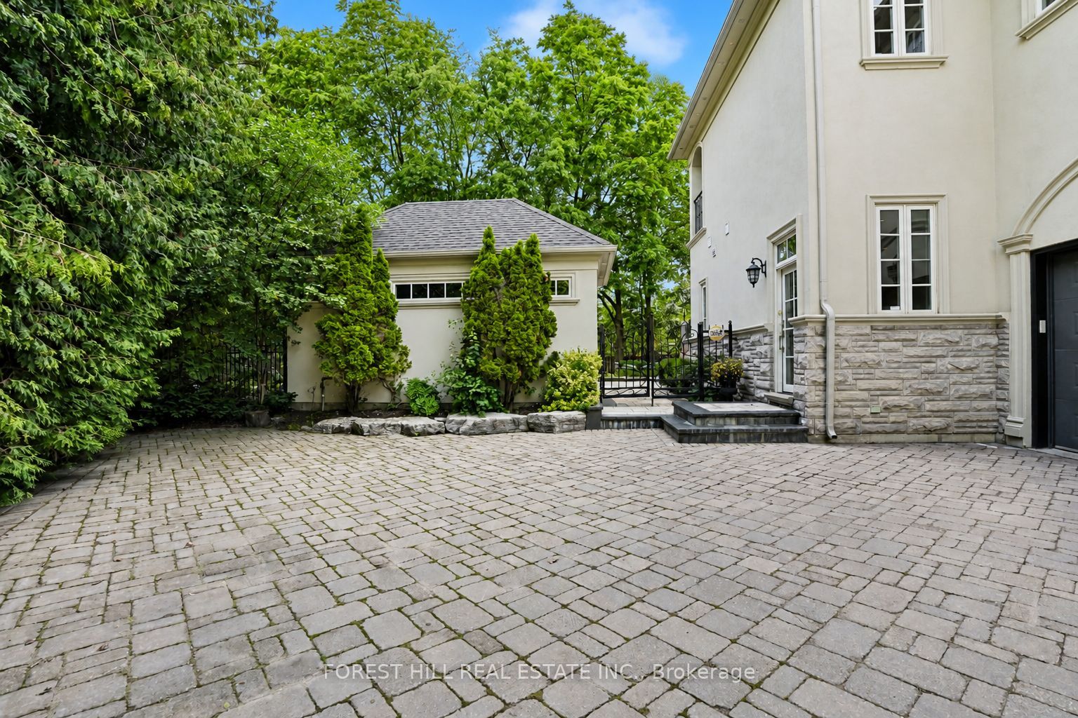 160 Renaissance Court Property Photo 47