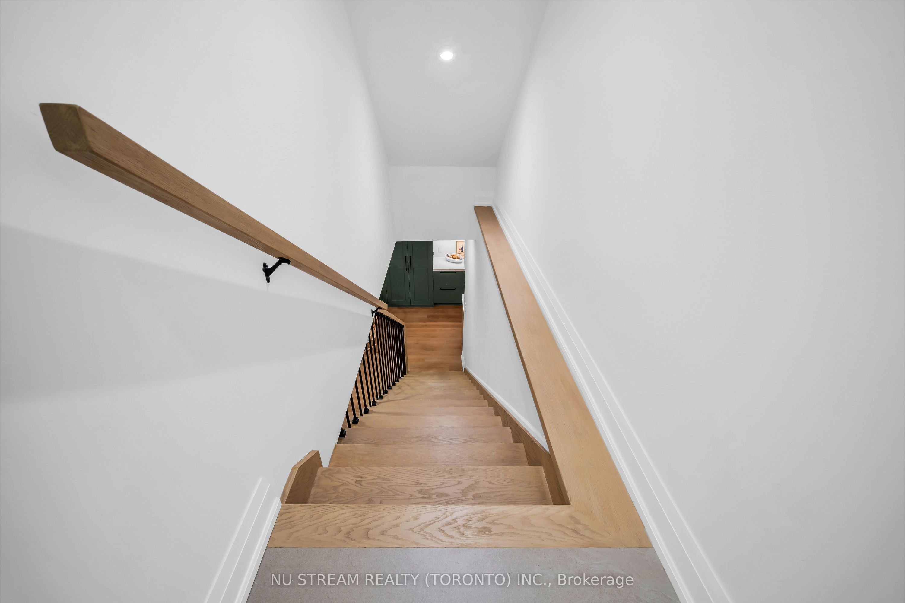 323 Winnifred Drive Lower Property Photo 2