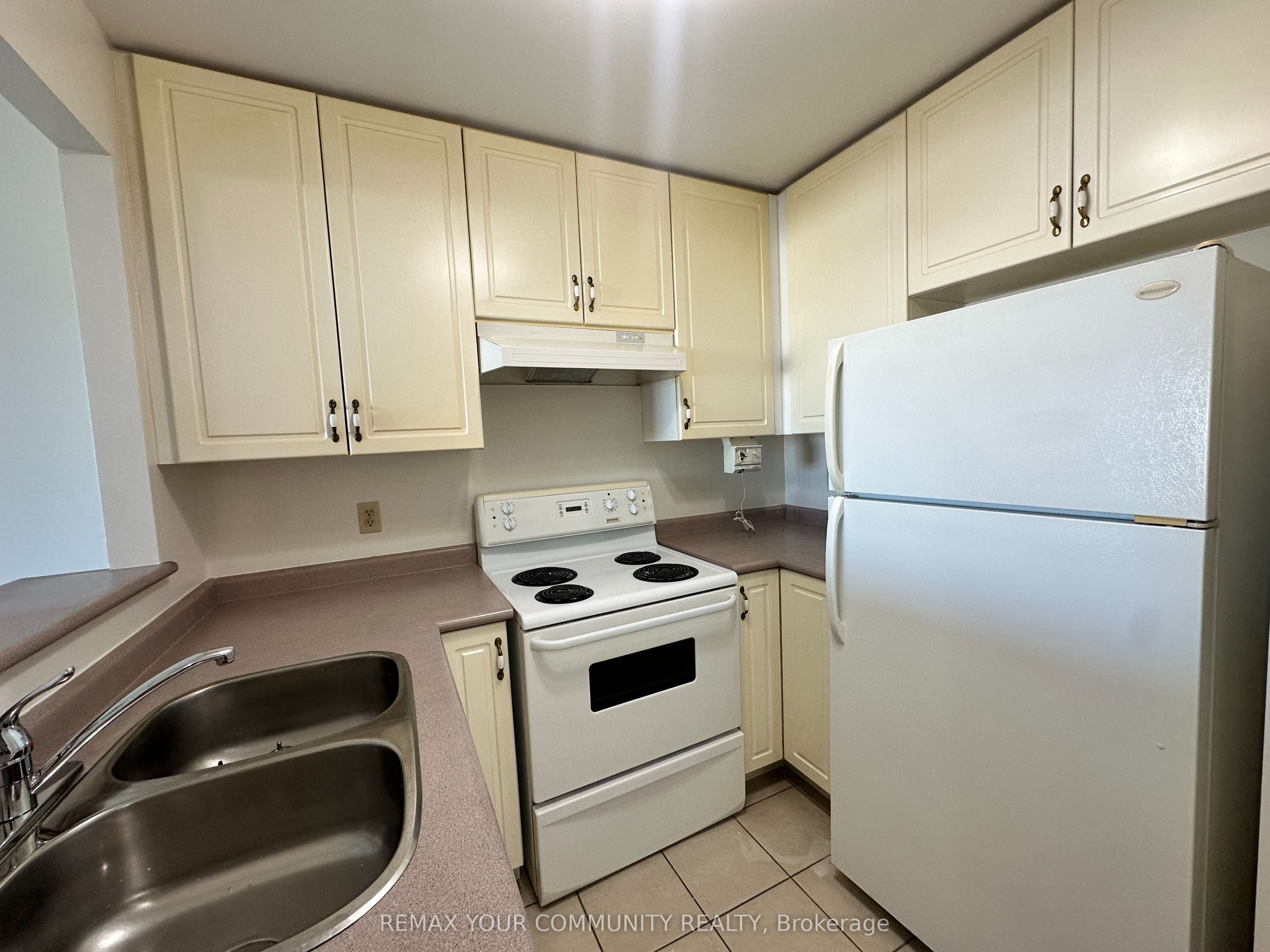 15207 Yonge Street 503 Property Photo 6