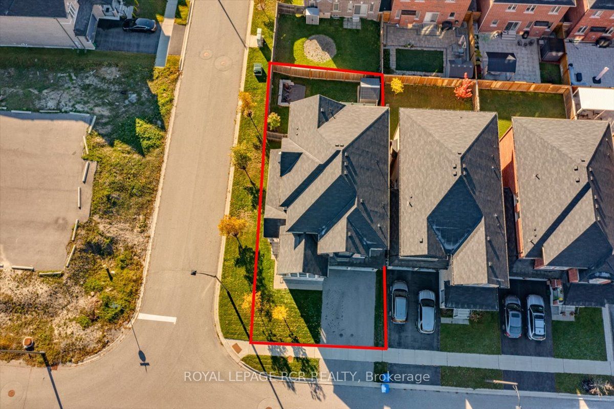 47 Carondale Square Property Photo 32