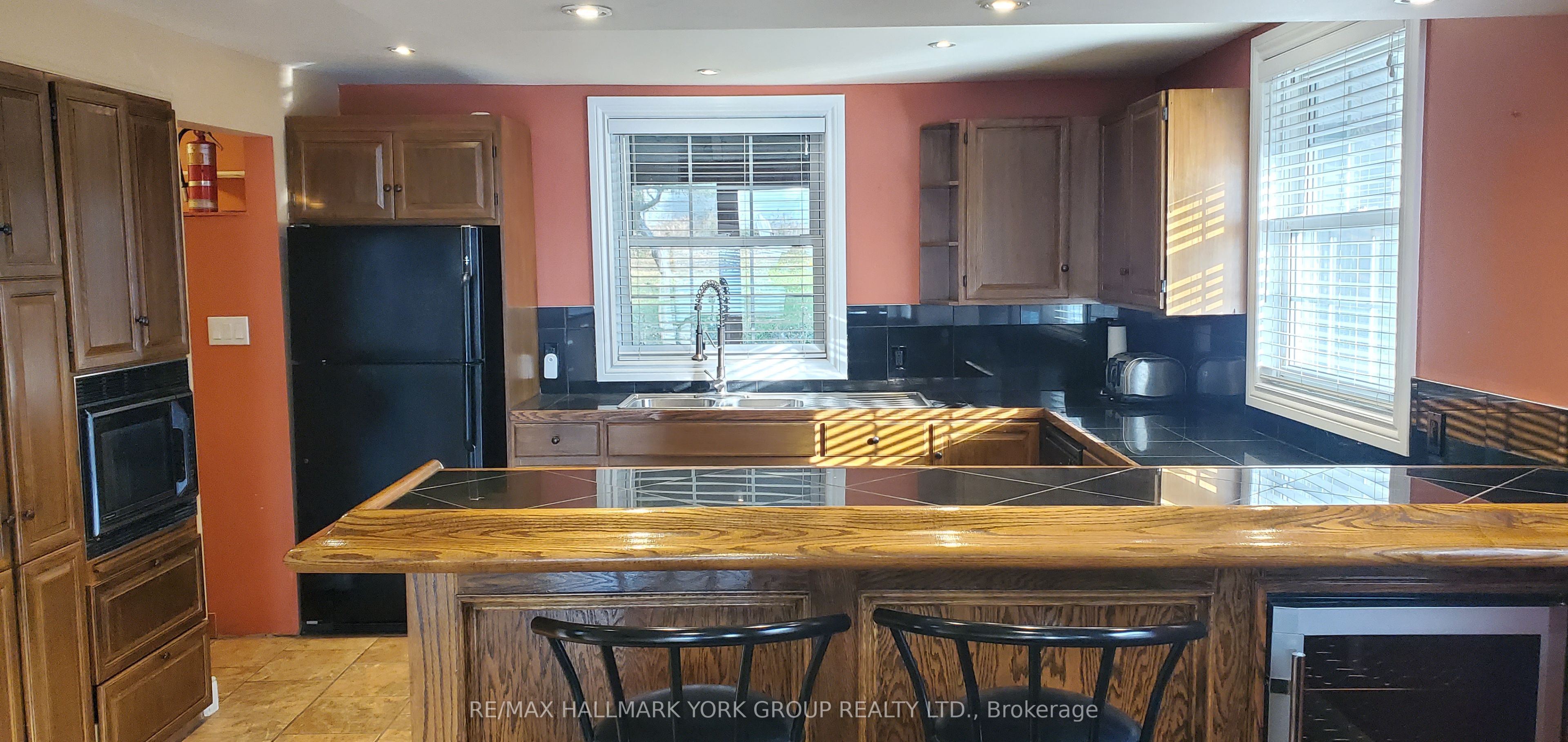 255 Lake Drive N Property Photo 5