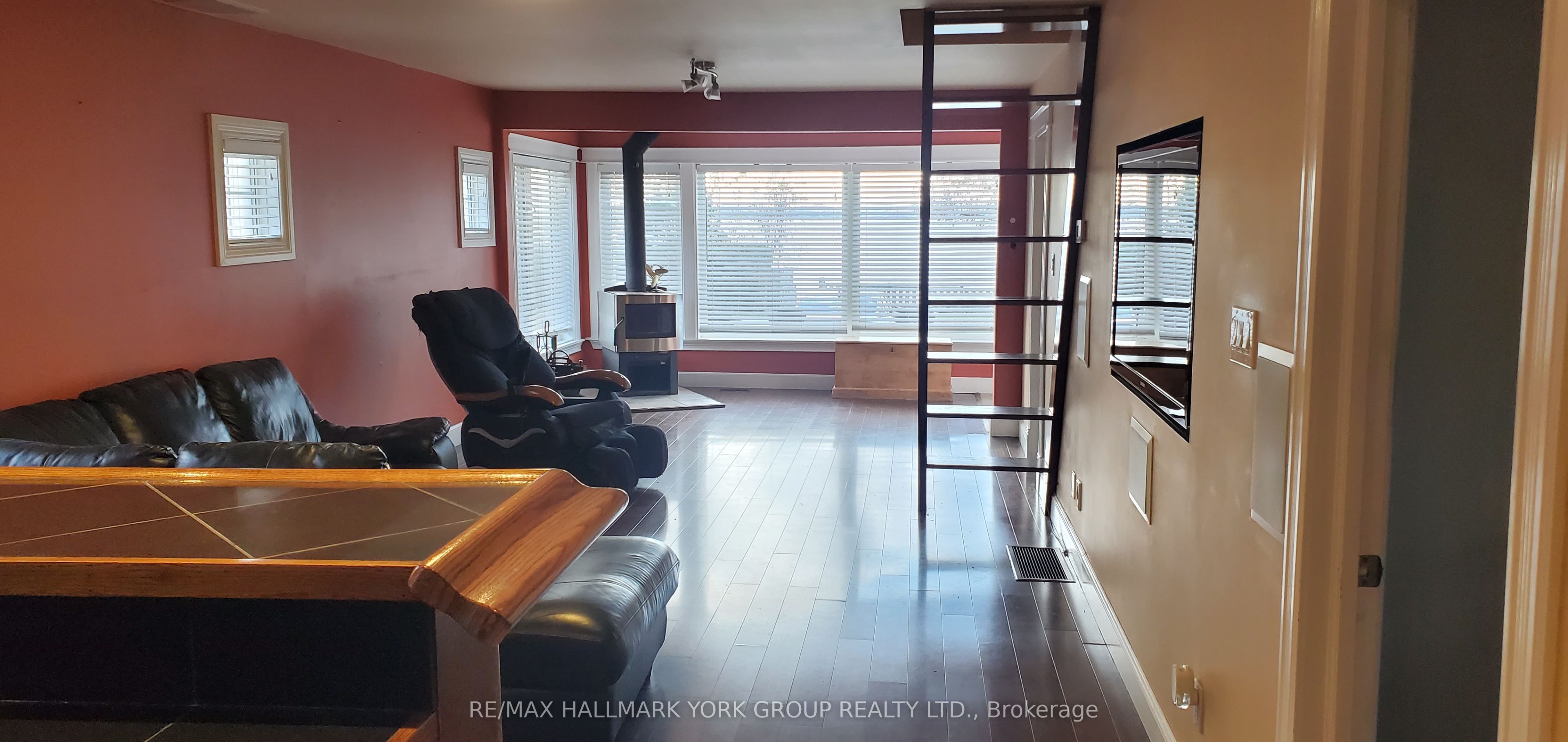 255 Lake Drive N Property Photo 6