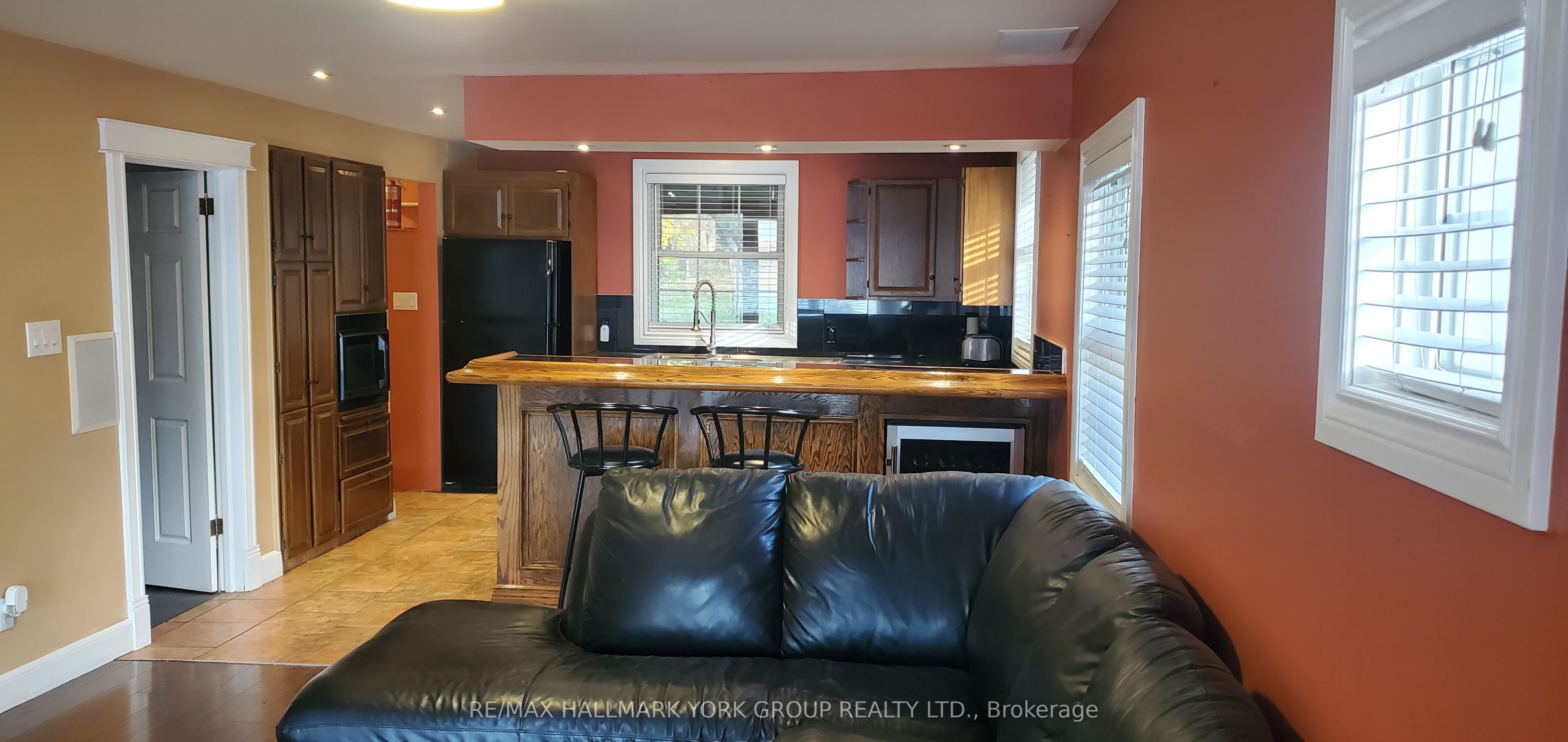 255 Lake Drive N Property Photo 7