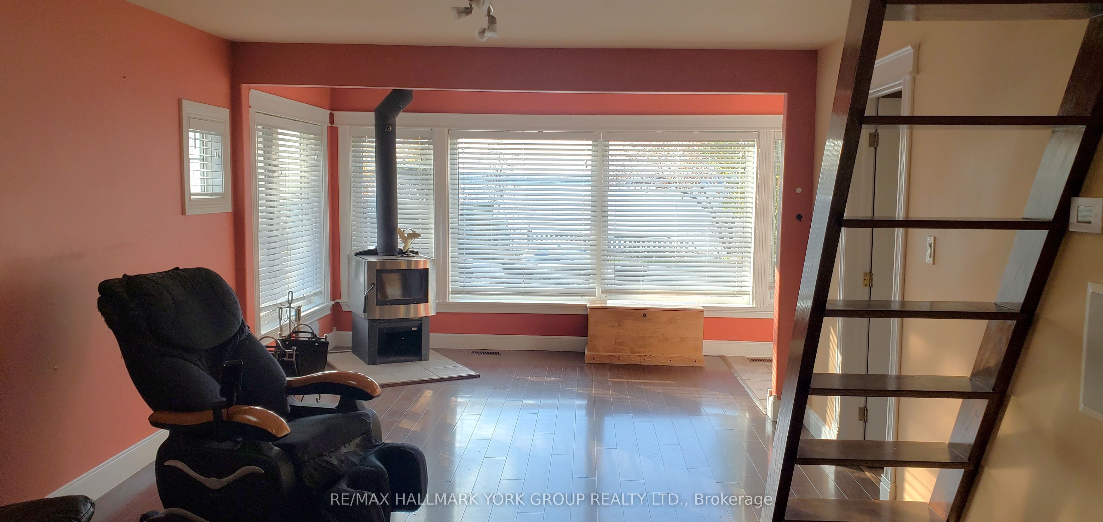 255 Lake Drive N Property Photo 8