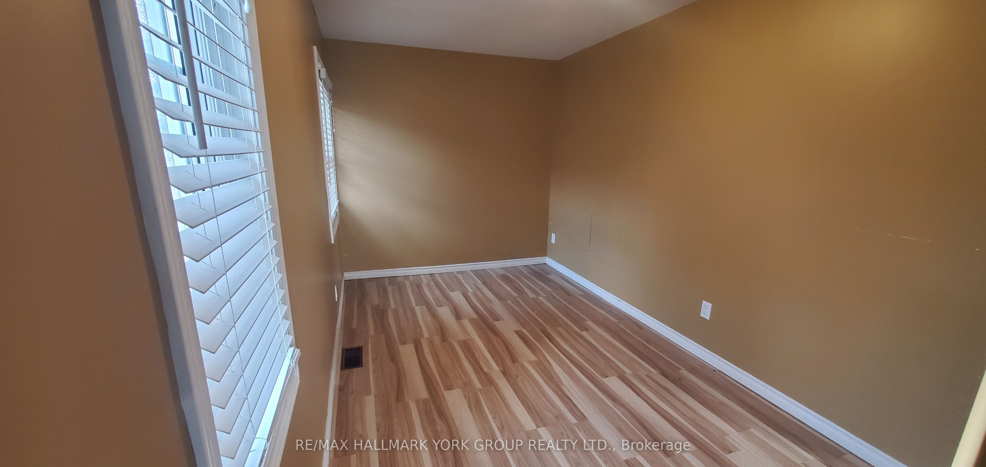 255 Lake Drive N Property Photo 10