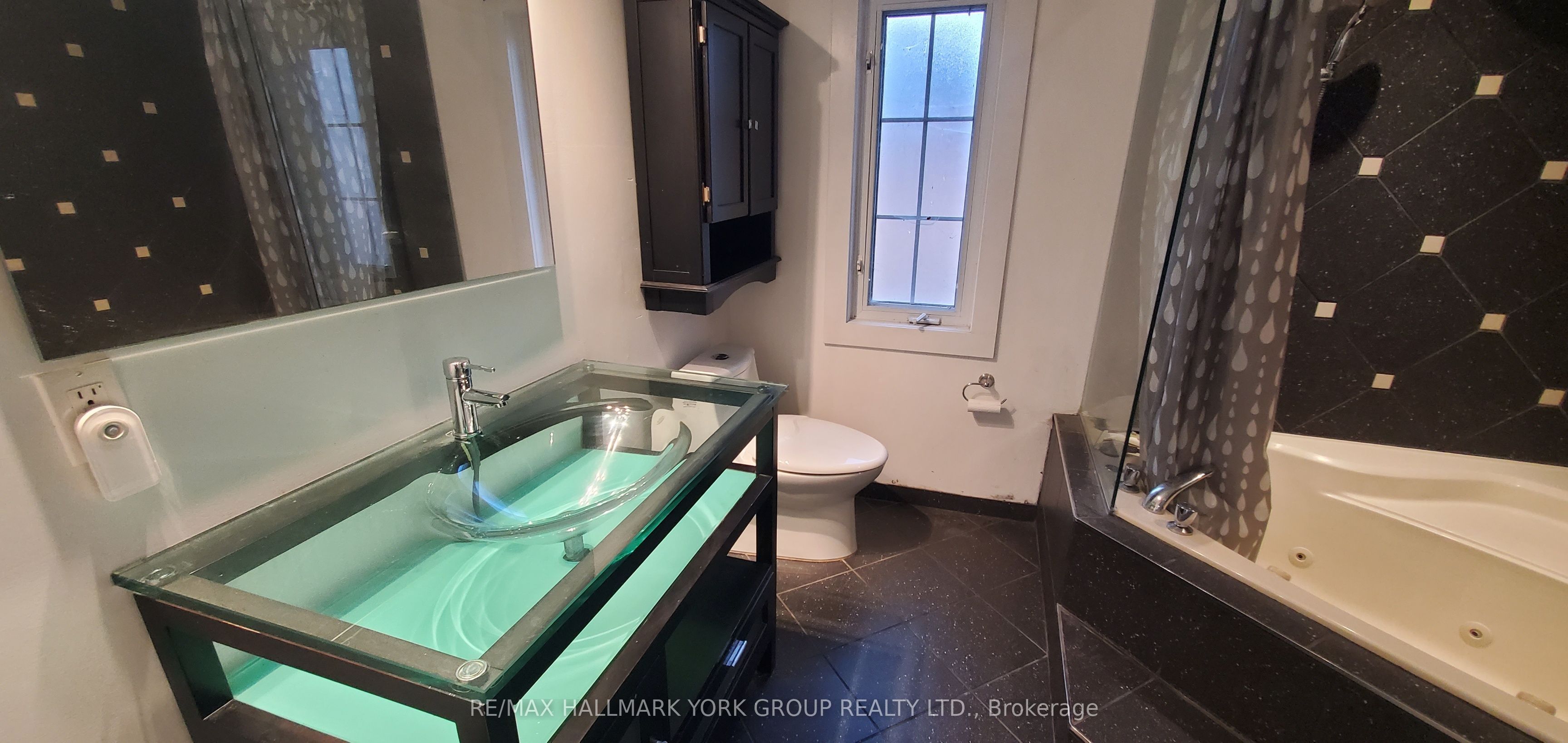 255 Lake Drive N Property Photo 12
