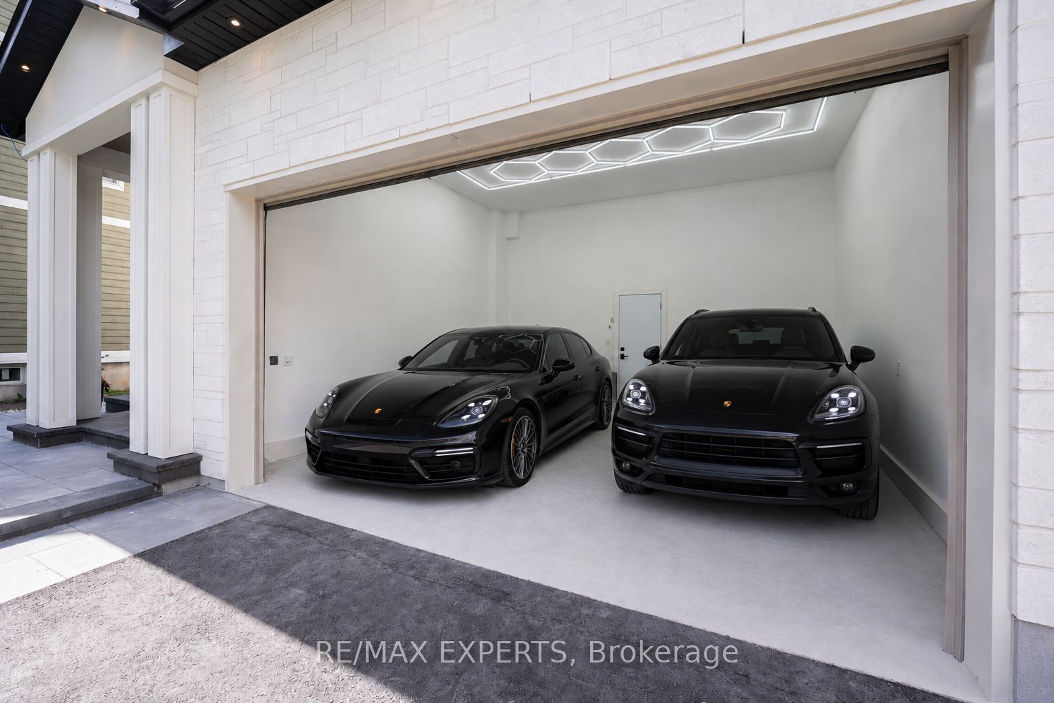 84 Mosley Street Property Photo 2