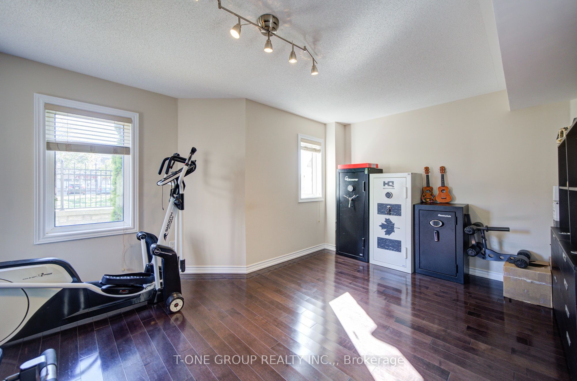 9133 Bayview Avenue 85 Property Photo 8