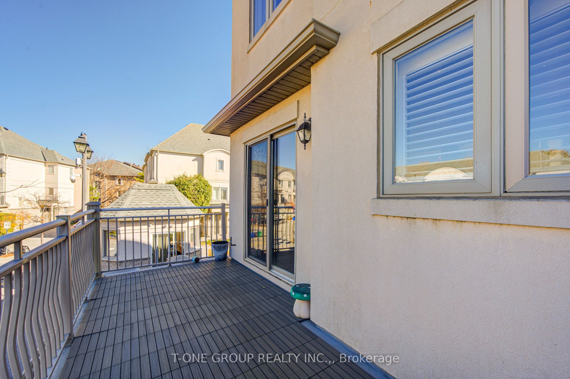 9133 Bayview Avenue 85 Property Photo 29