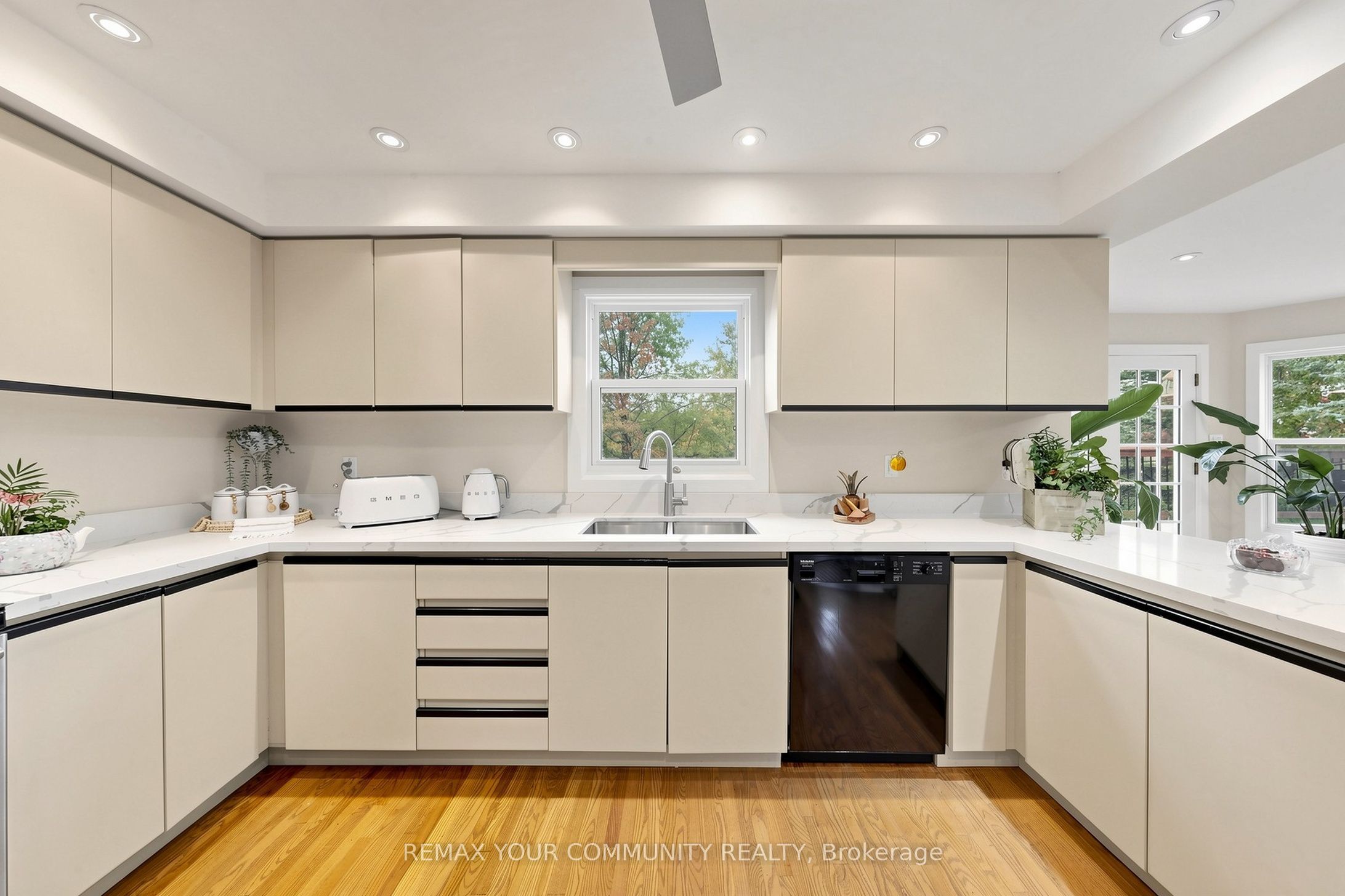 6 Bombay Court Property Photo 11