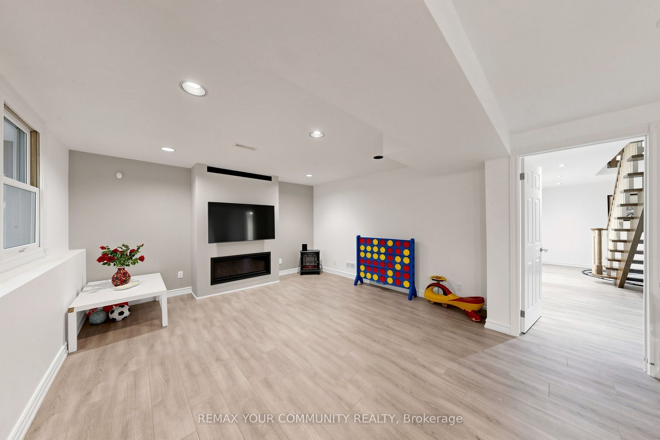 6 Bombay Court Property Photo 37