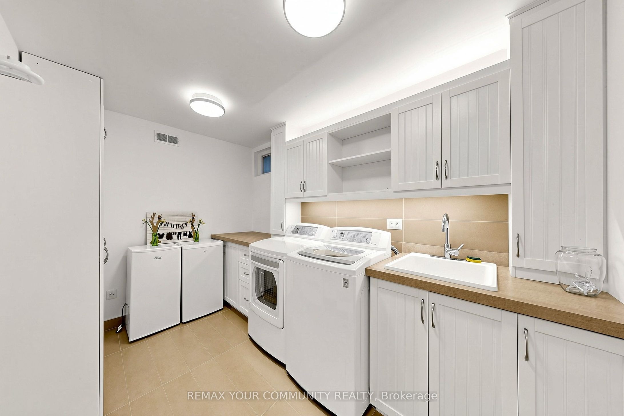 6 Bombay Court Property Photo 43