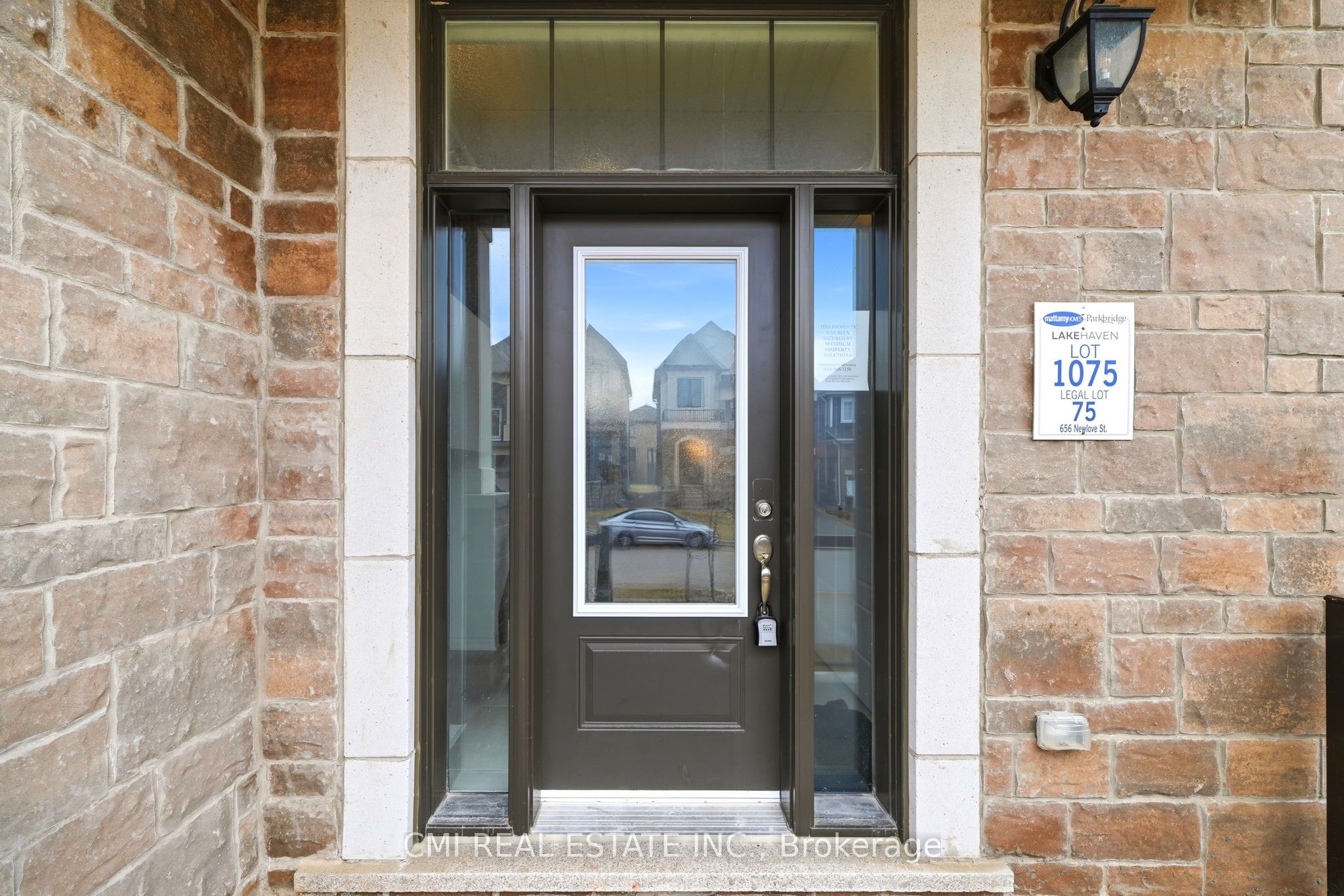 656 Newlove Street Property Photo 5