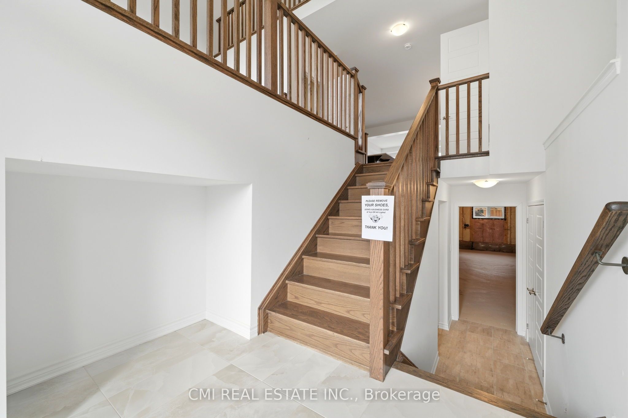 656 Newlove Street Property Photo 6