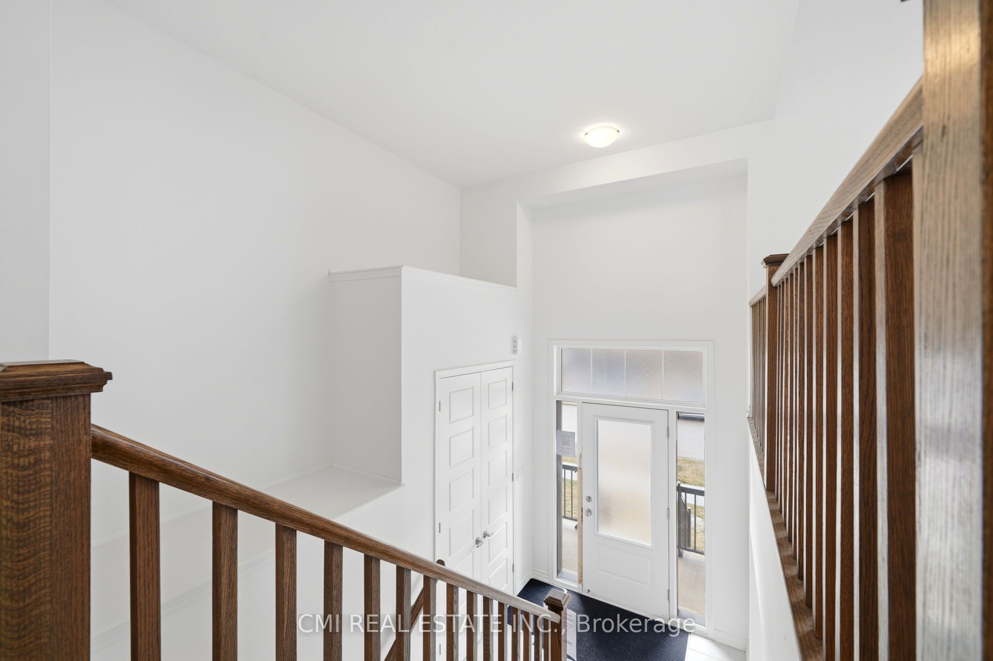 656 Newlove Street Property Photo 7