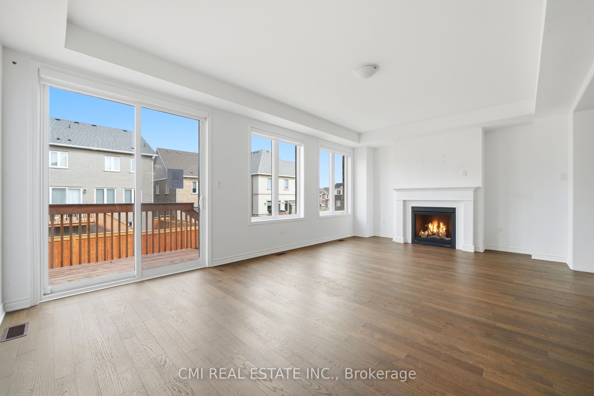 656 Newlove Street Property Photo 8