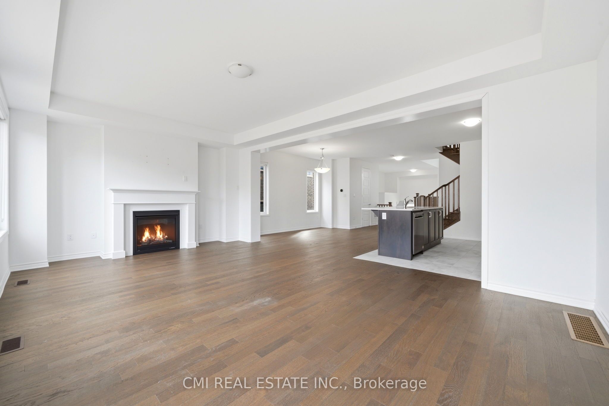 656 Newlove Street Property Photo 10