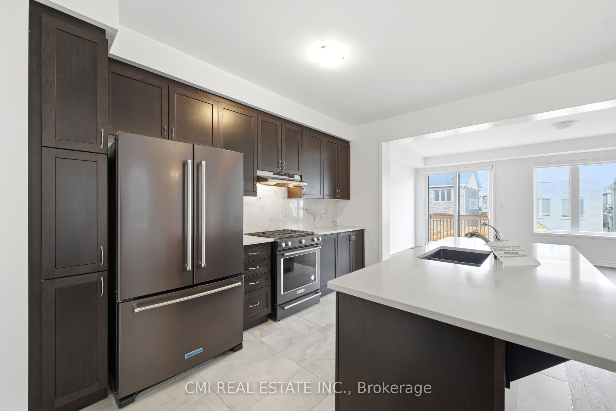 656 Newlove Street Property Photo 14
