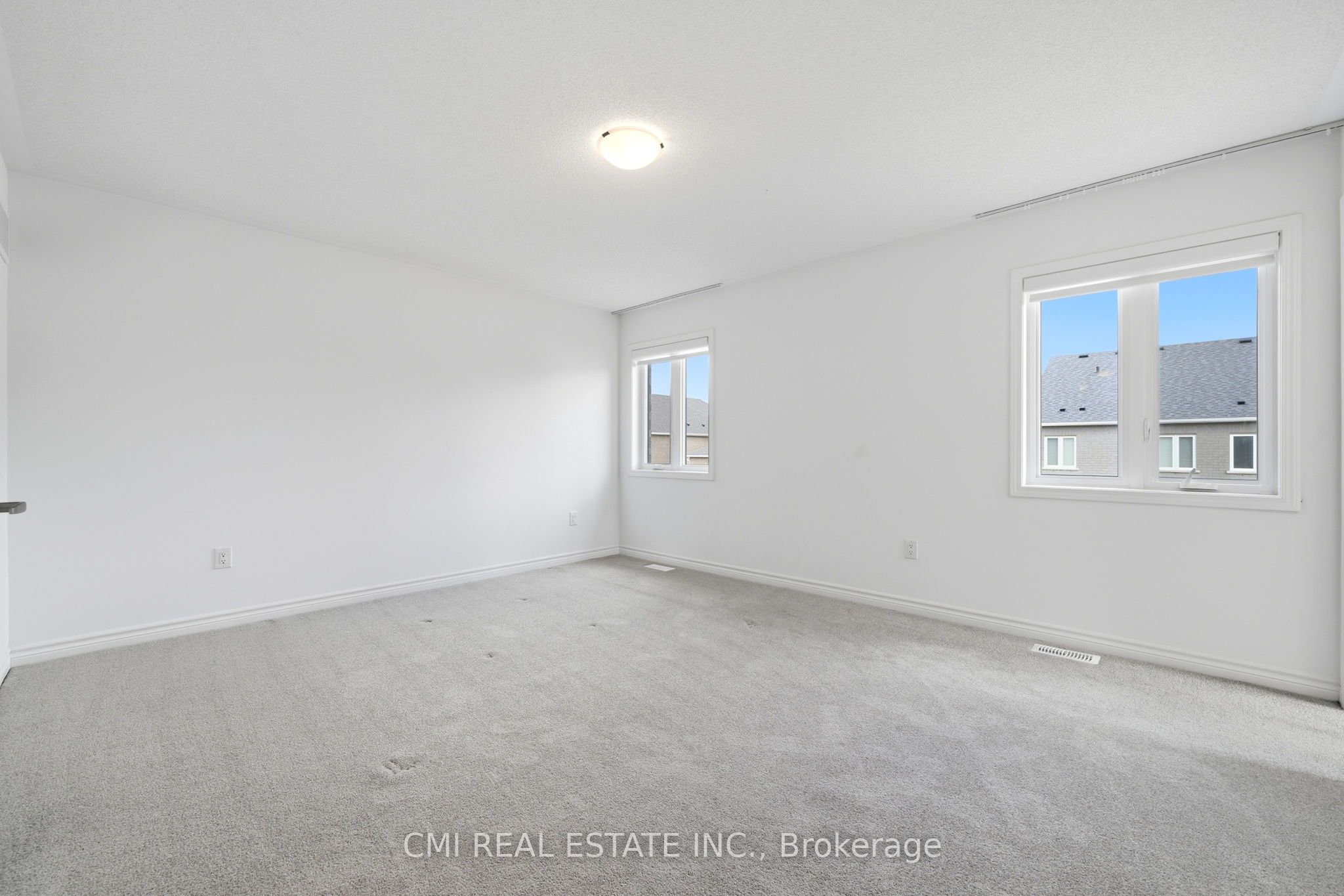 656 Newlove Street Property Photo 25