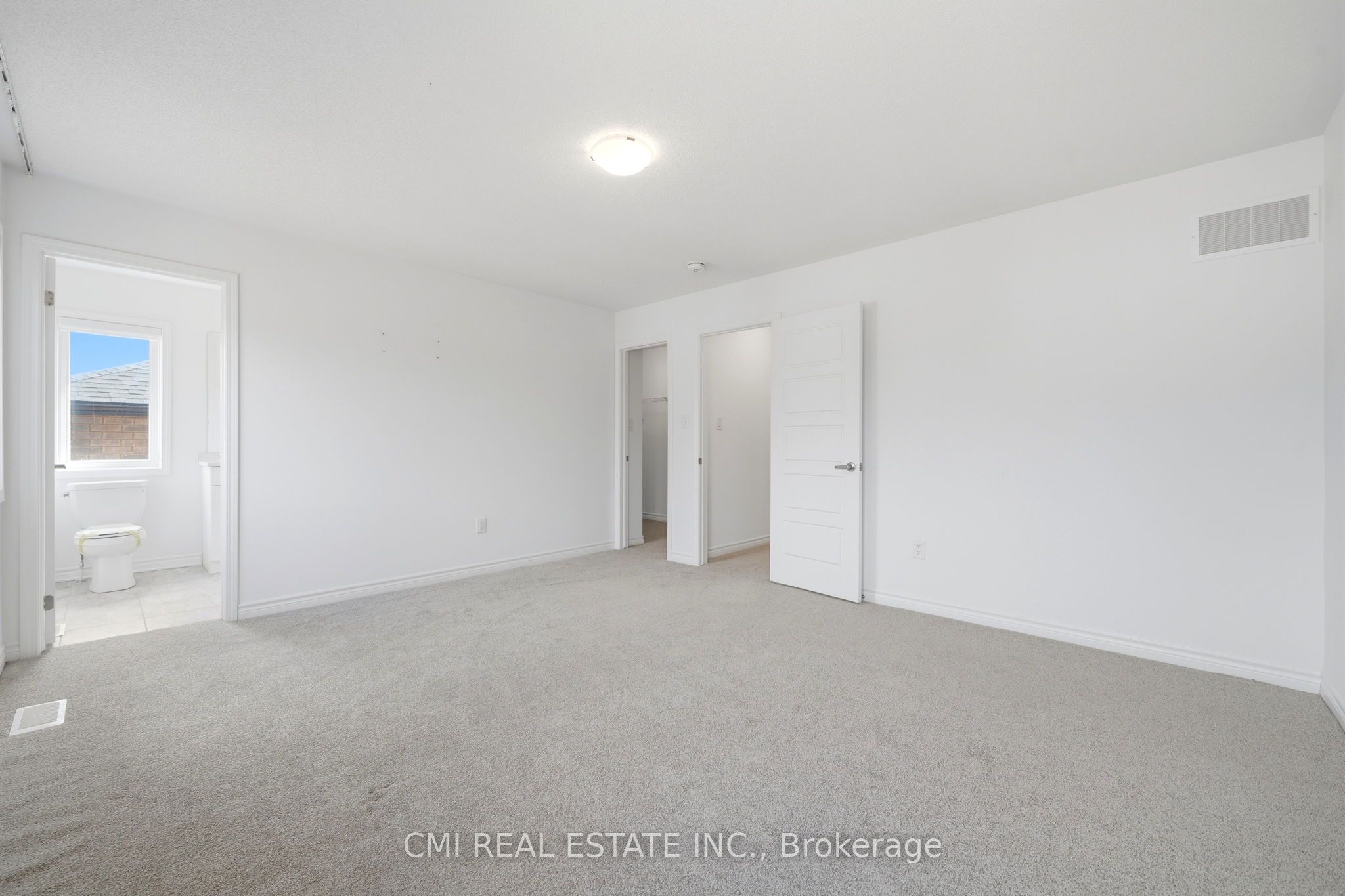 656 Newlove Street Property Photo 27