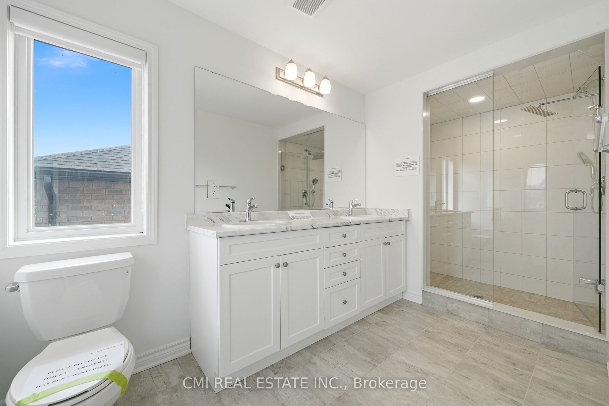 656 Newlove Street Property Photo 29