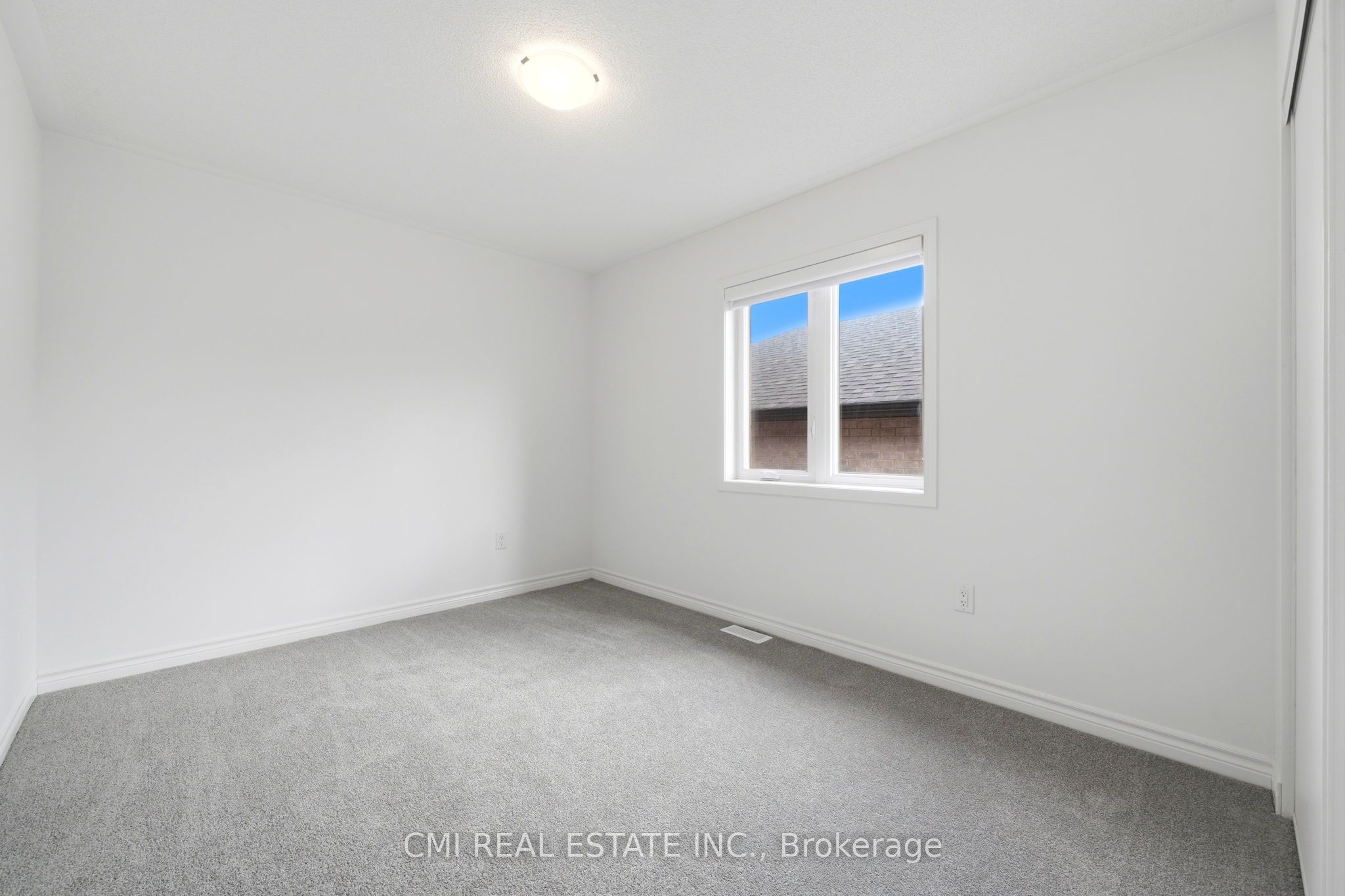 656 Newlove Street Property Photo 31