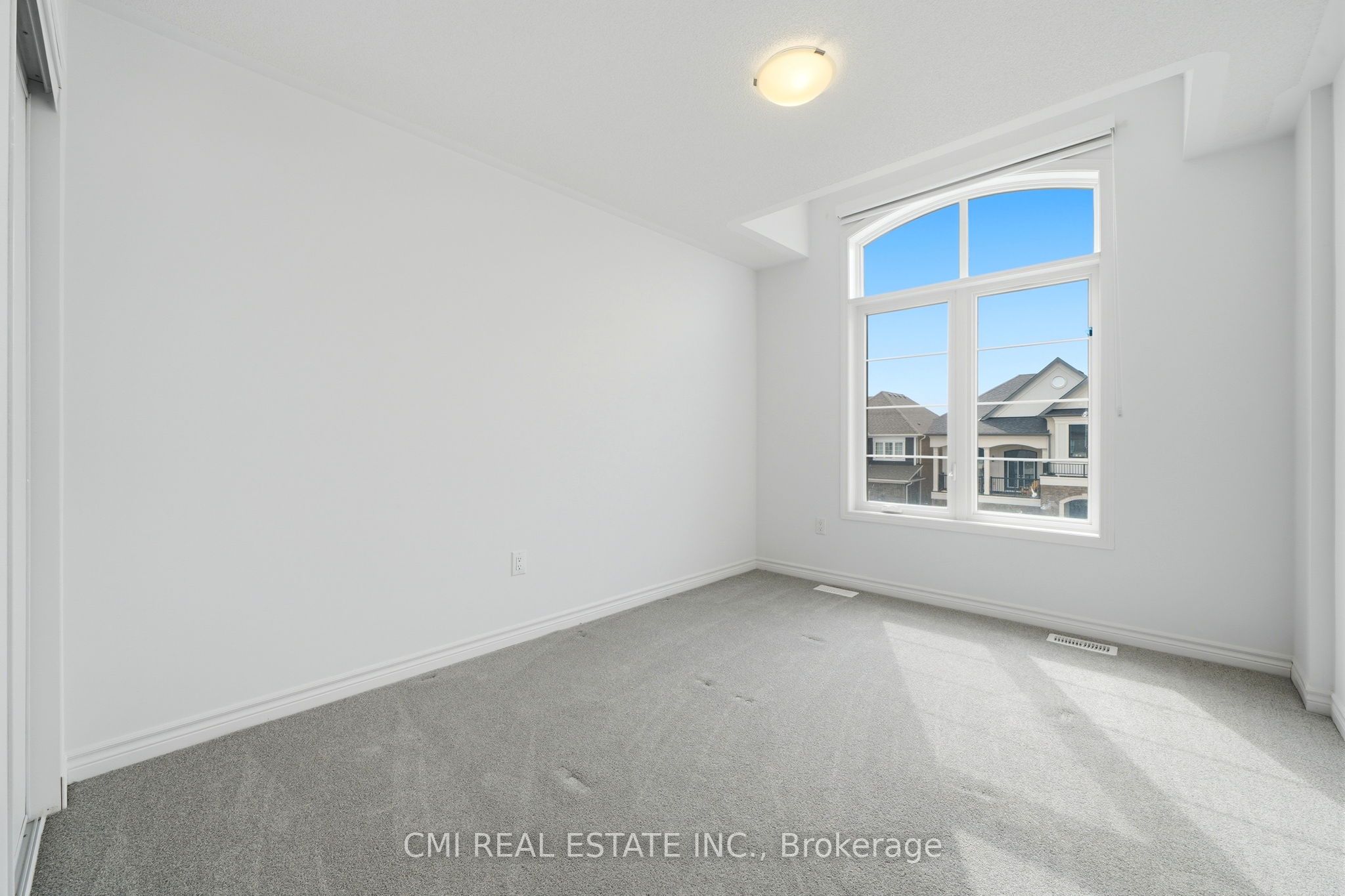 656 Newlove Street Property Photo 35