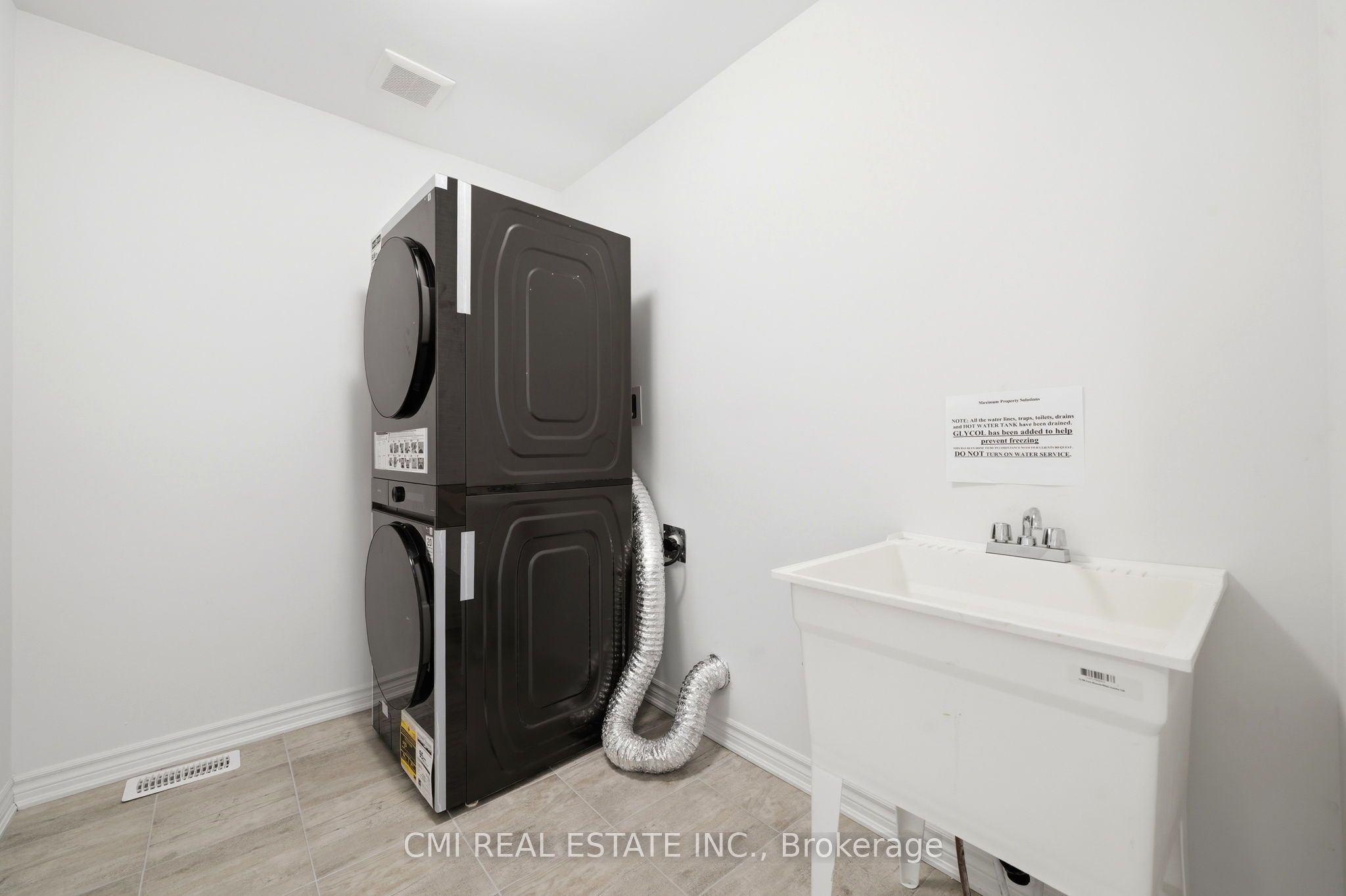 656 Newlove Street Property Photo 38