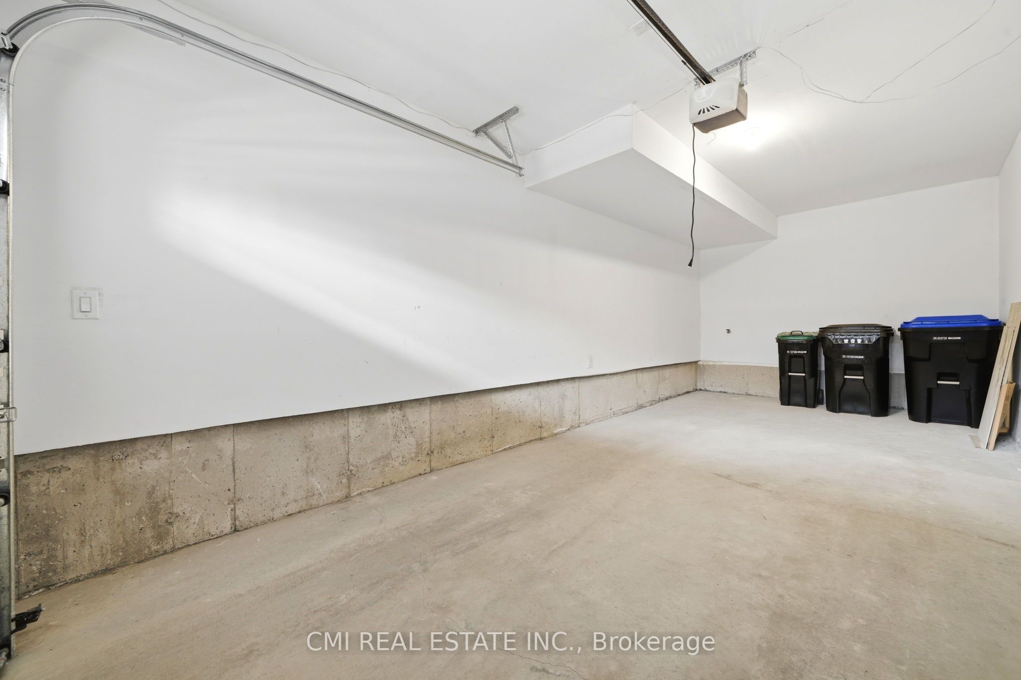 656 Newlove Street Property Photo 43