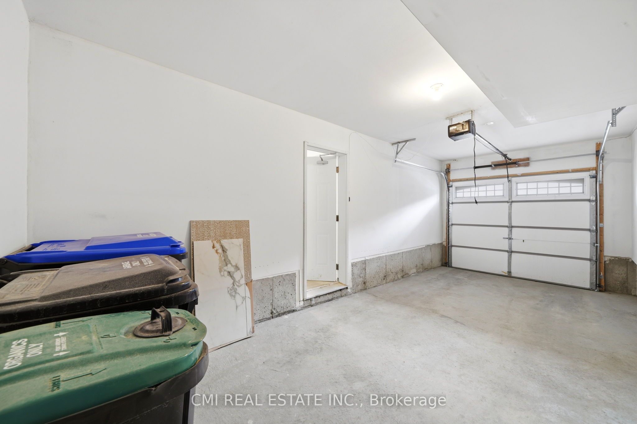 656 Newlove Street Property Photo 44