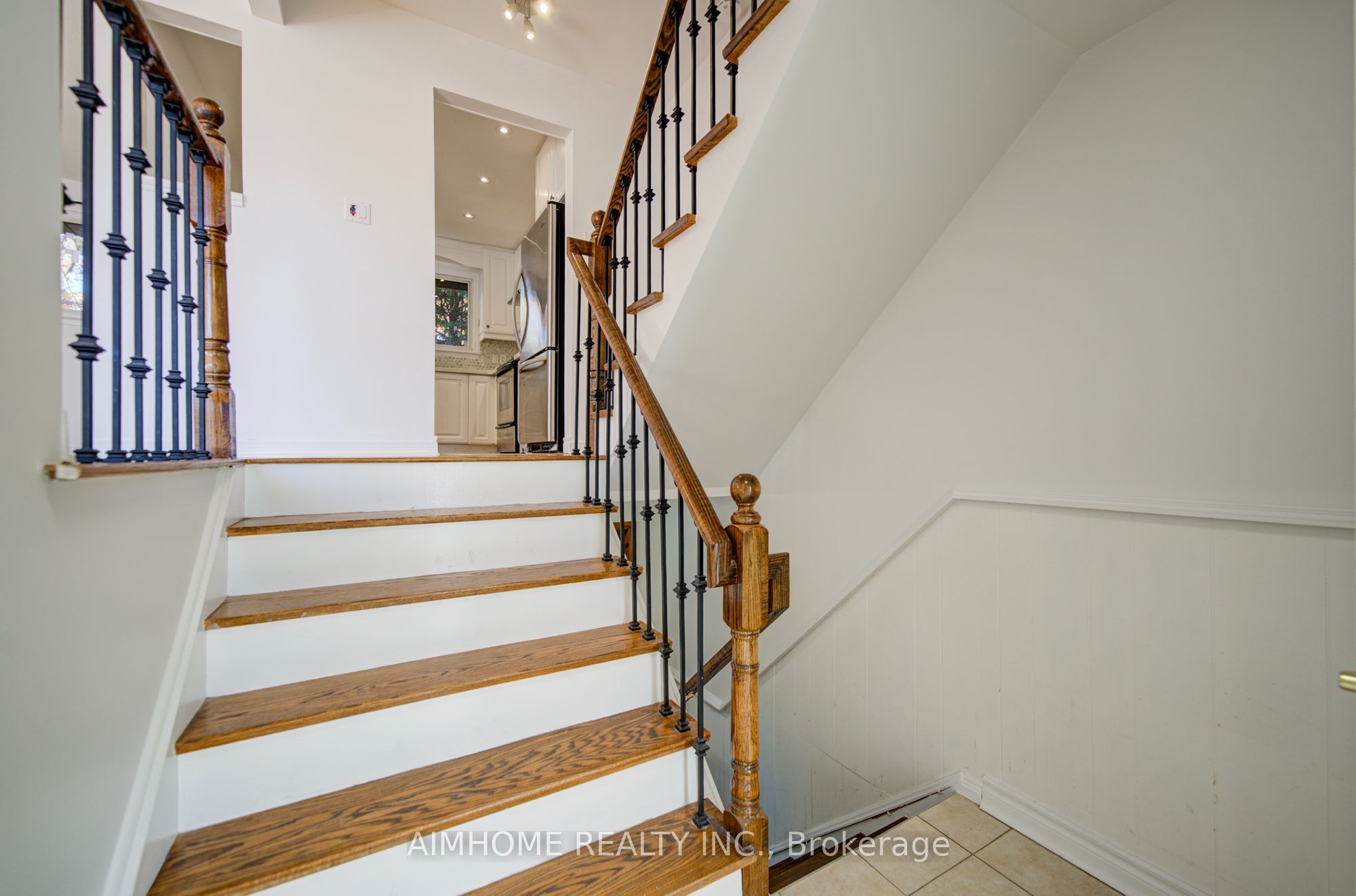 34 Stately Way Property Photo 3