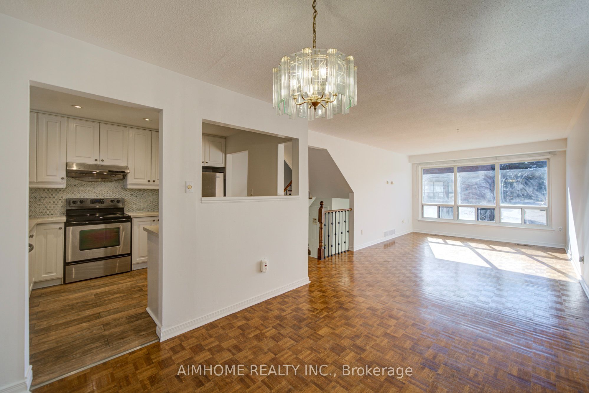 34 Stately Way Property Photo 8
