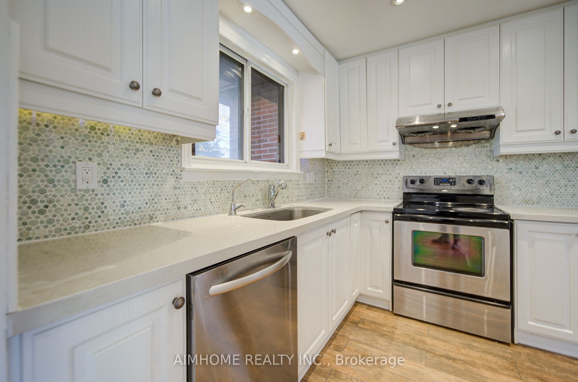 34 Stately Way Property Photo 9