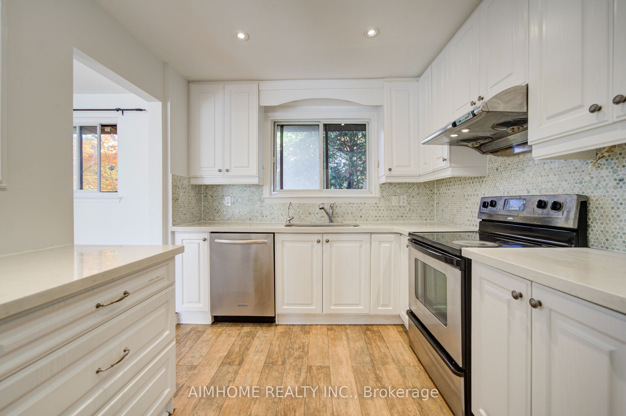 34 Stately Way Property Photo 10
