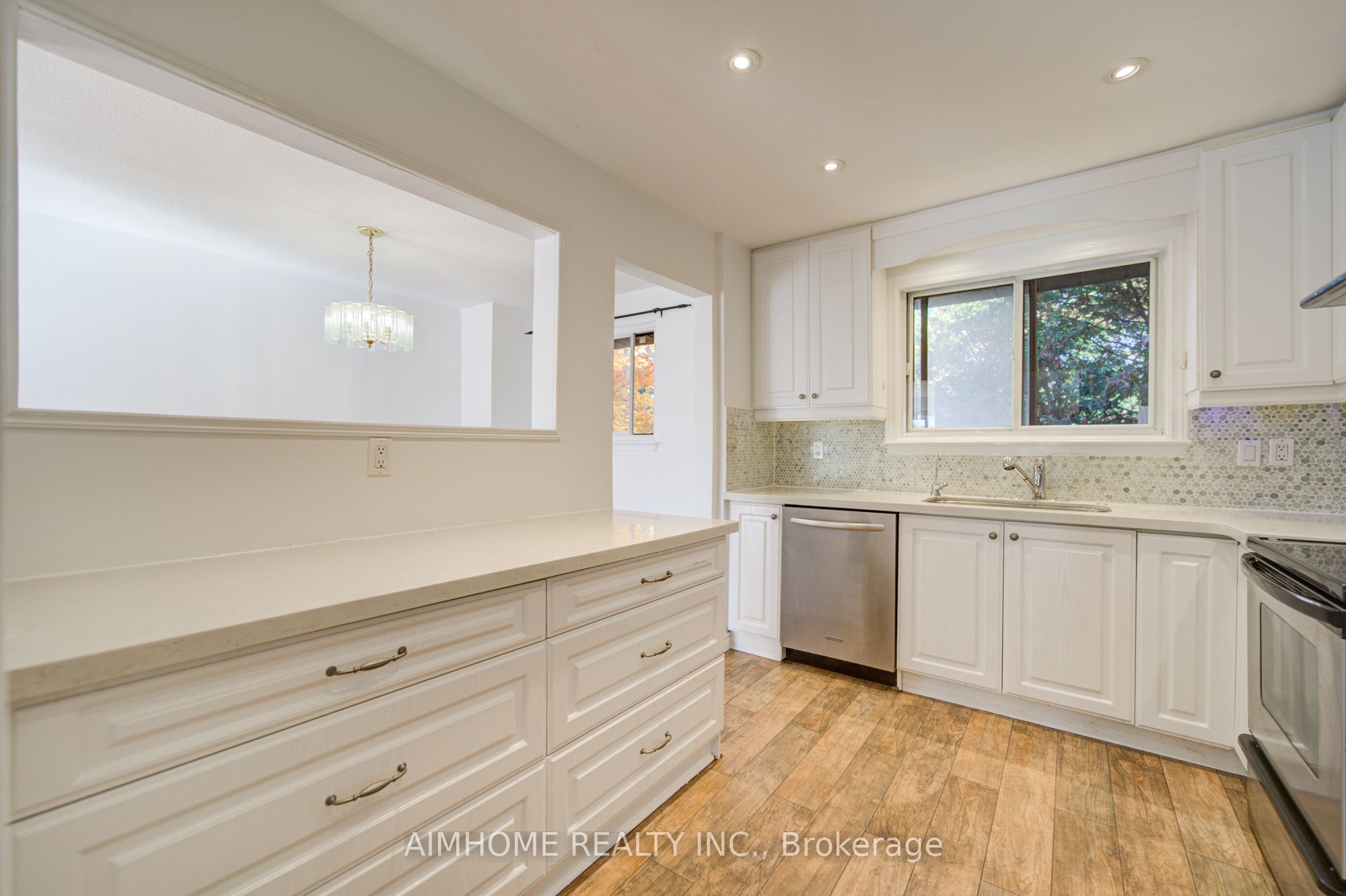 34 Stately Way Property Photo 13