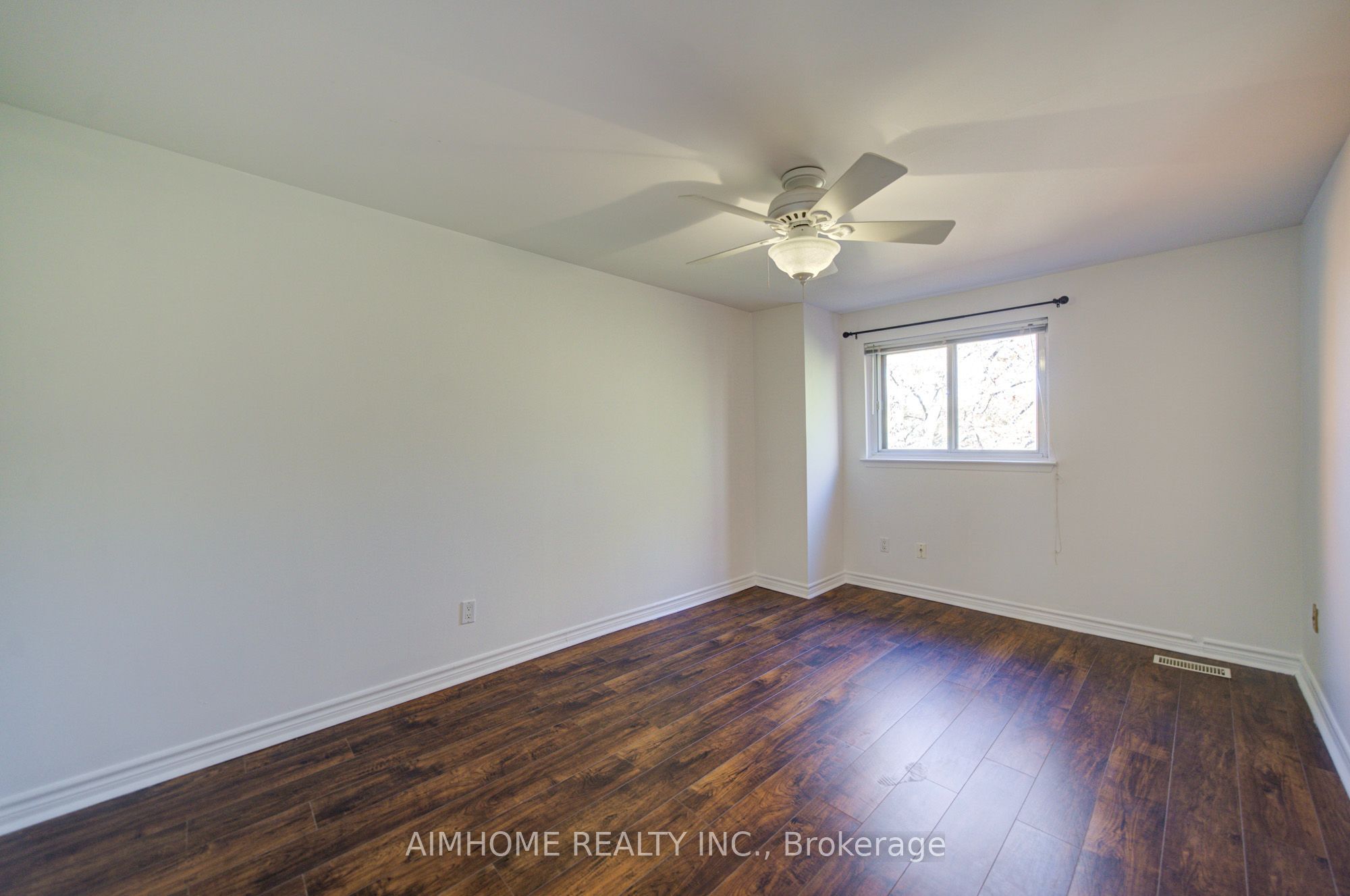 34 Stately Way Property Photo 18