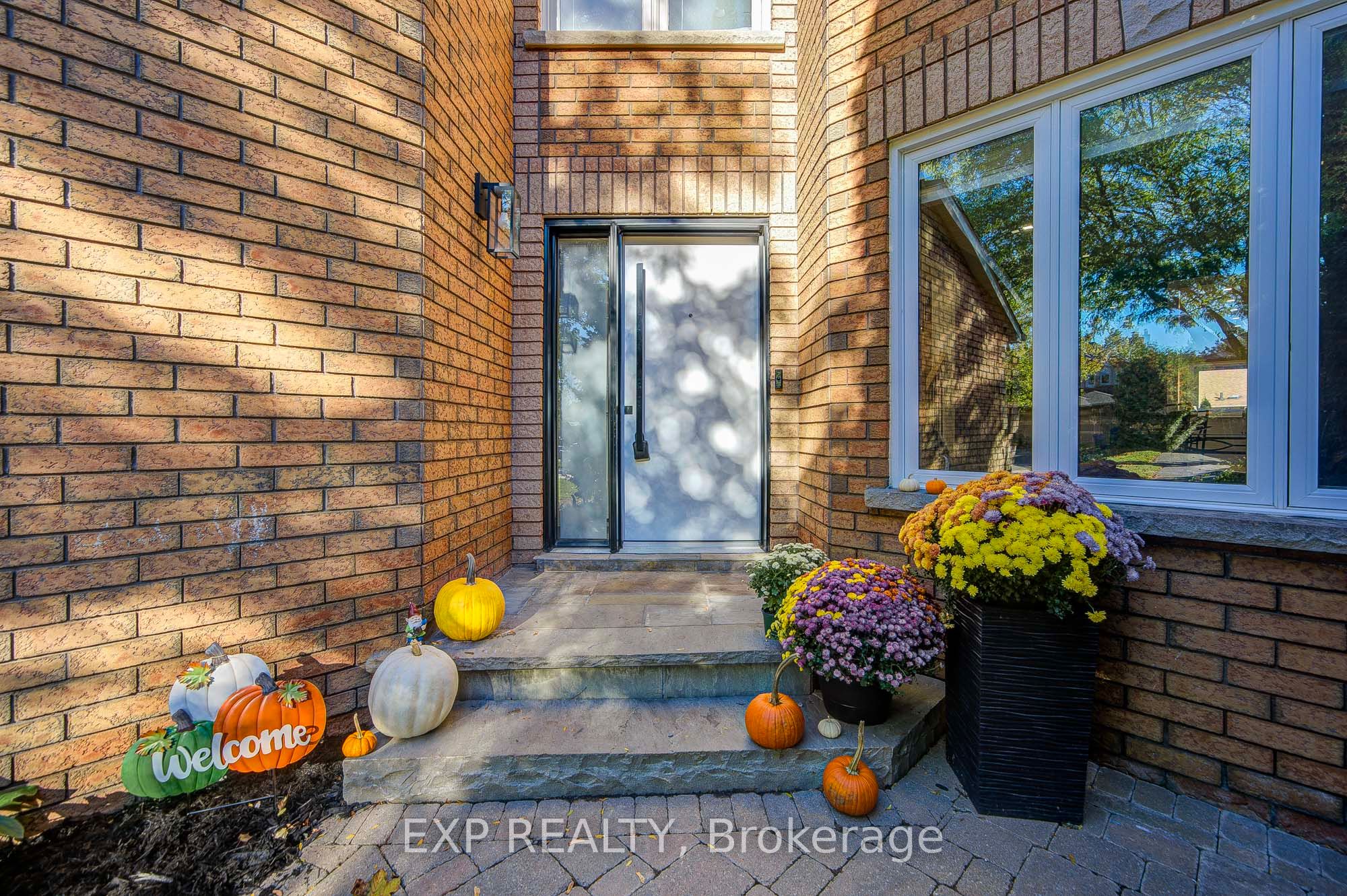 779 Mclaren Street Property Photo 2